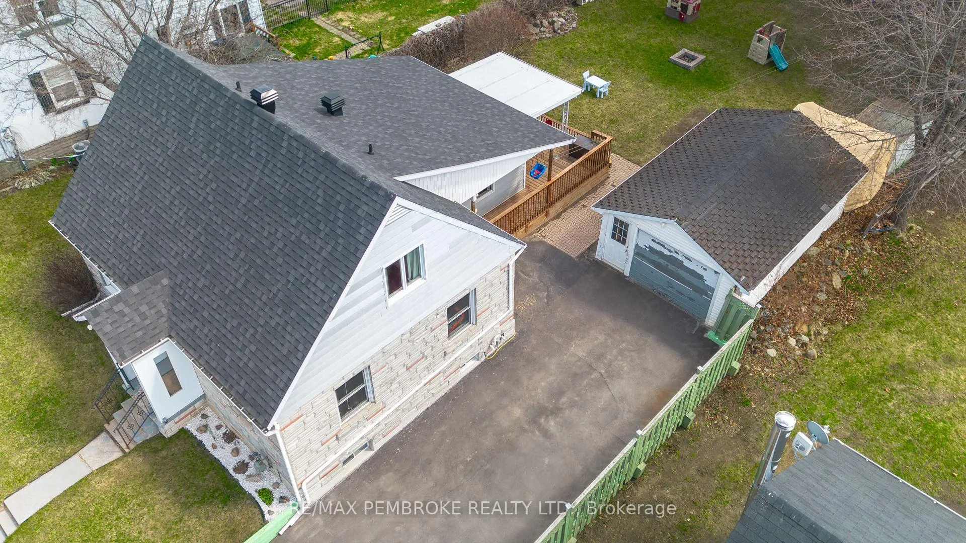 Photo 3 of 412 Alfred Street, Pembroke — HOMEH