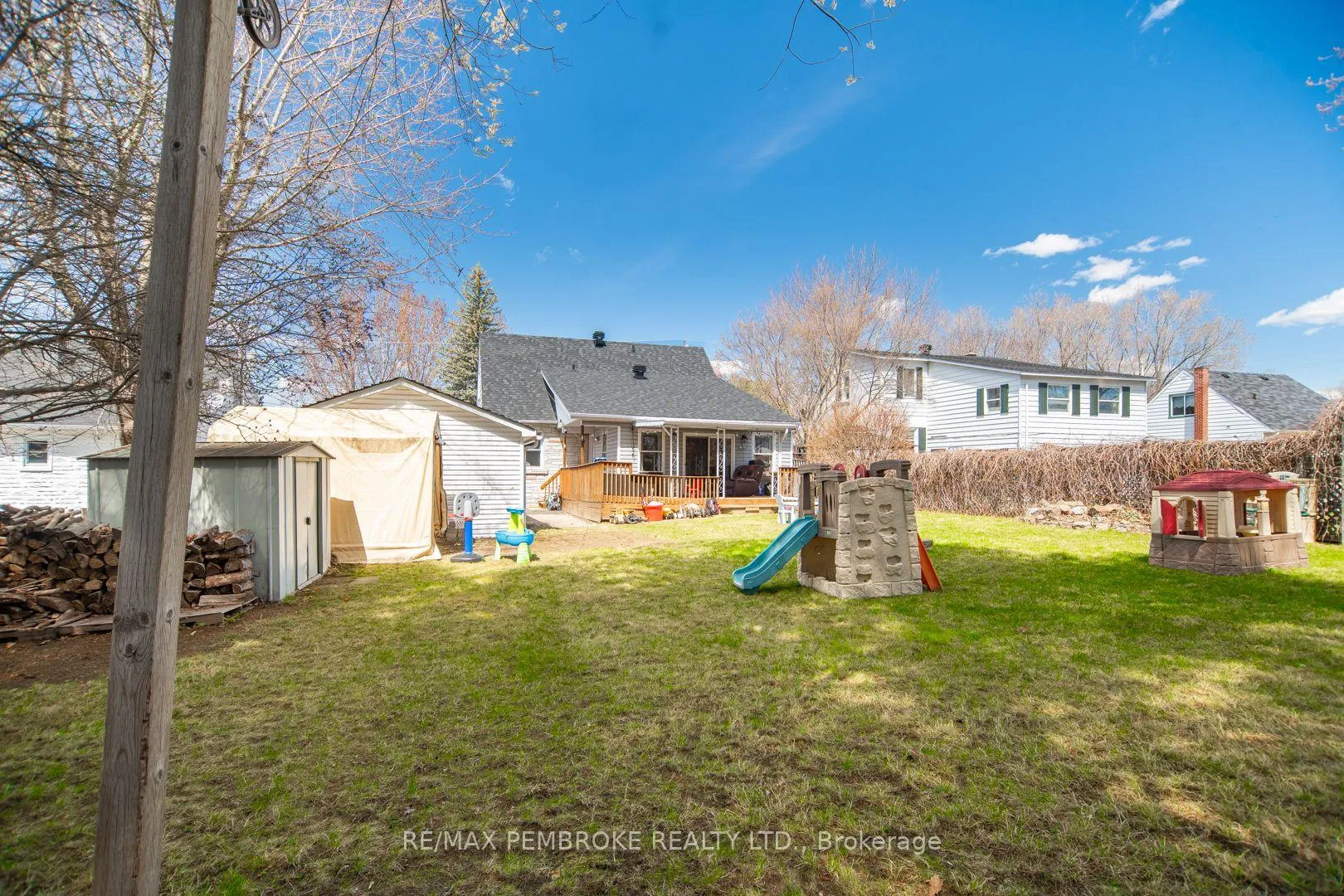 Photo 4 of 412 Alfred Street, Pembroke — HOMEH