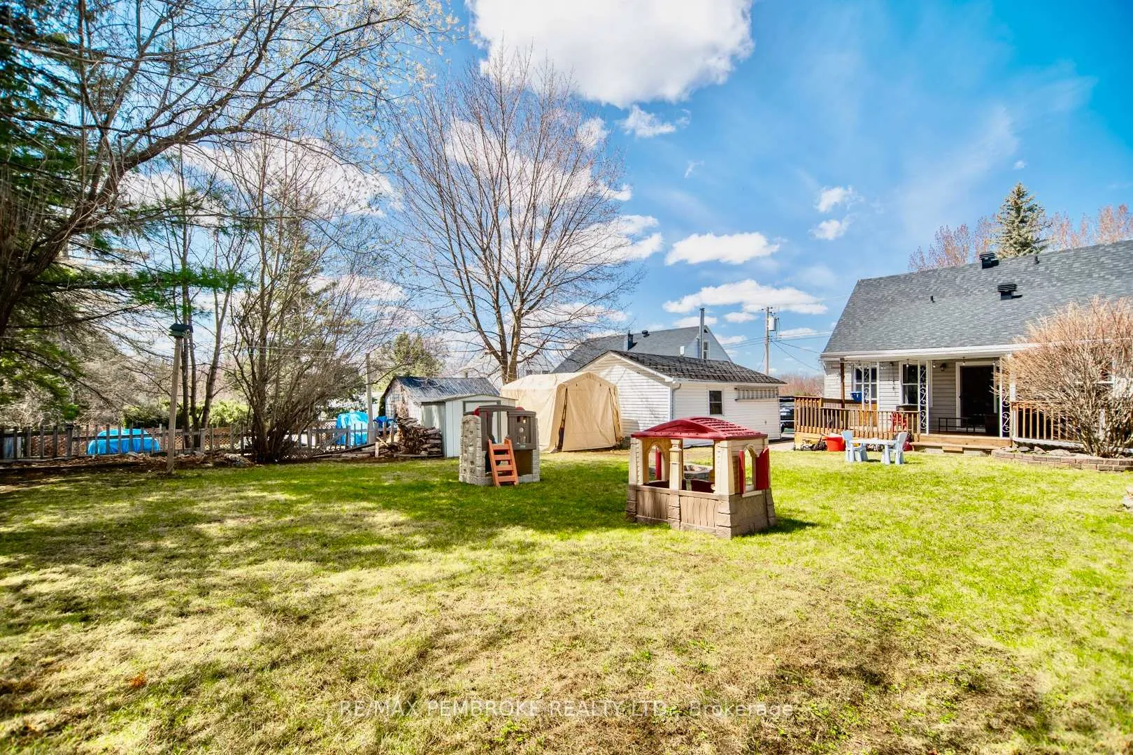 Photo 5 of 412 Alfred Street, Pembroke — HOMEH