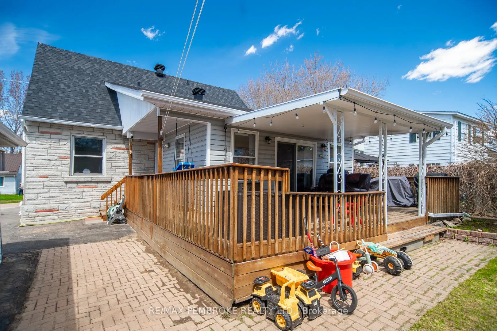 Photo 8 of 412 Alfred Street, Pembroke — HOMEH
