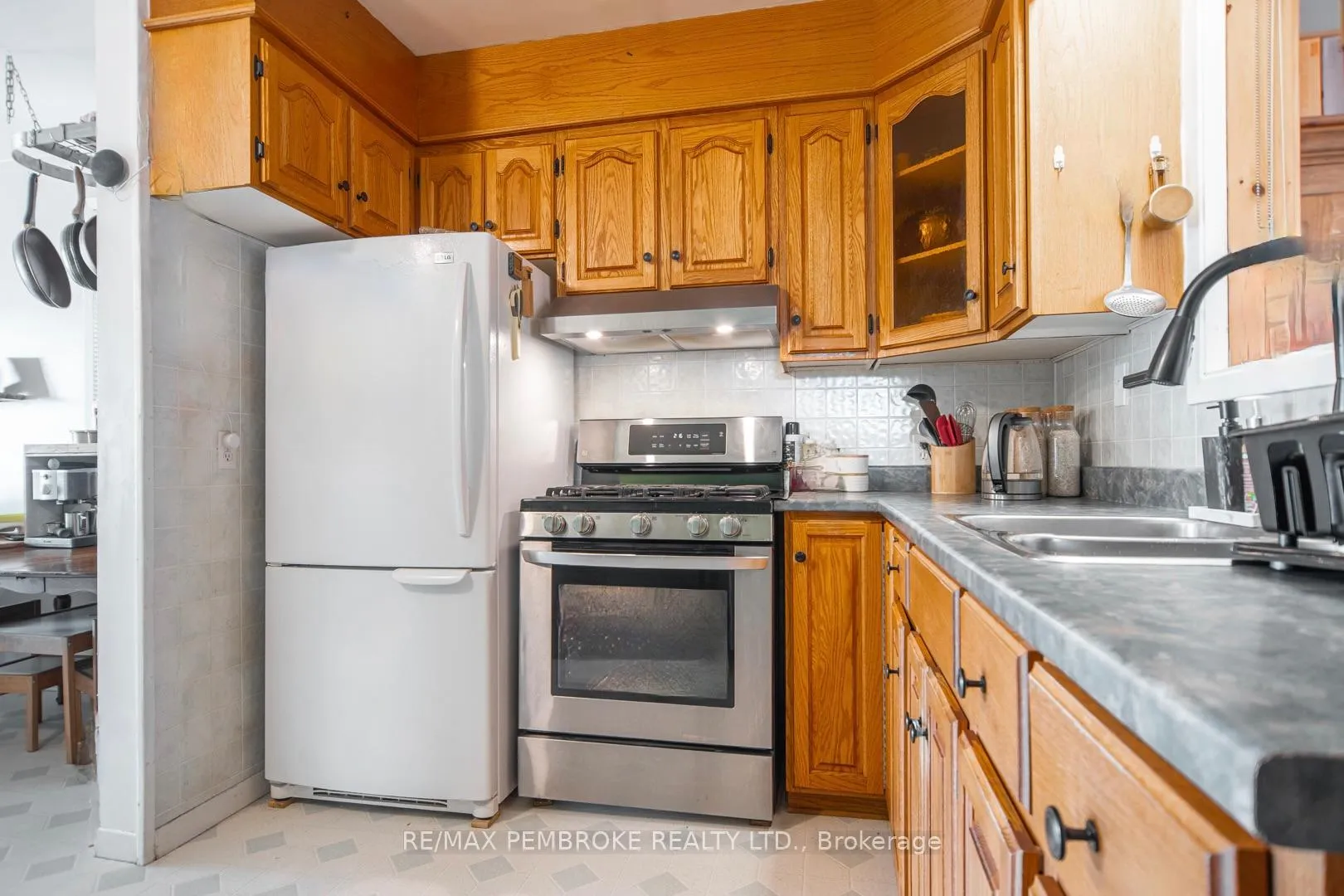Photo 21 of 412 Alfred Street, Pembroke — HOMEH