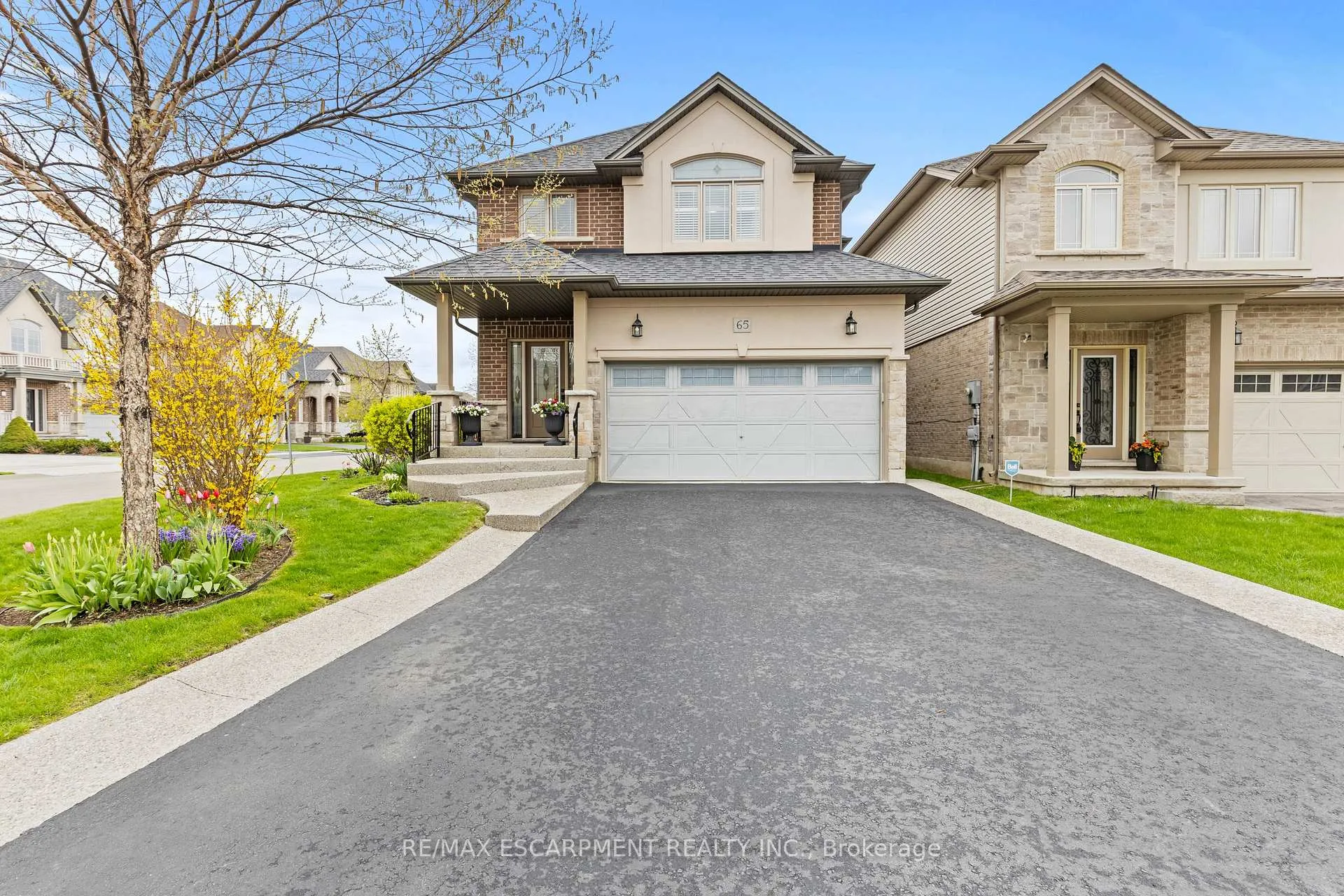 Photo 1 of 65 Winslow Way, Hamilton, Stoney Creek Mountain — HOMEH