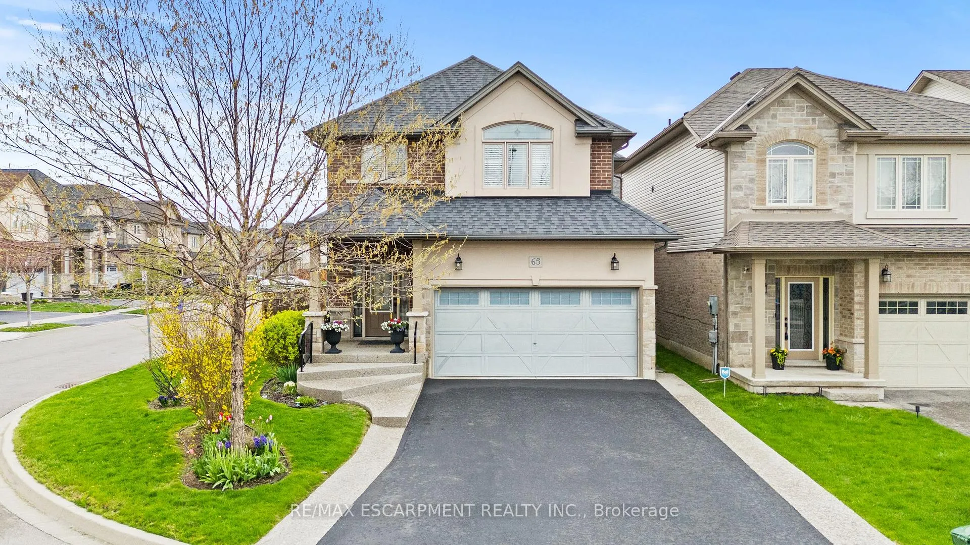 Photo 2 of 65 Winslow Way, Hamilton, Stoney Creek Mountain — HOMEH