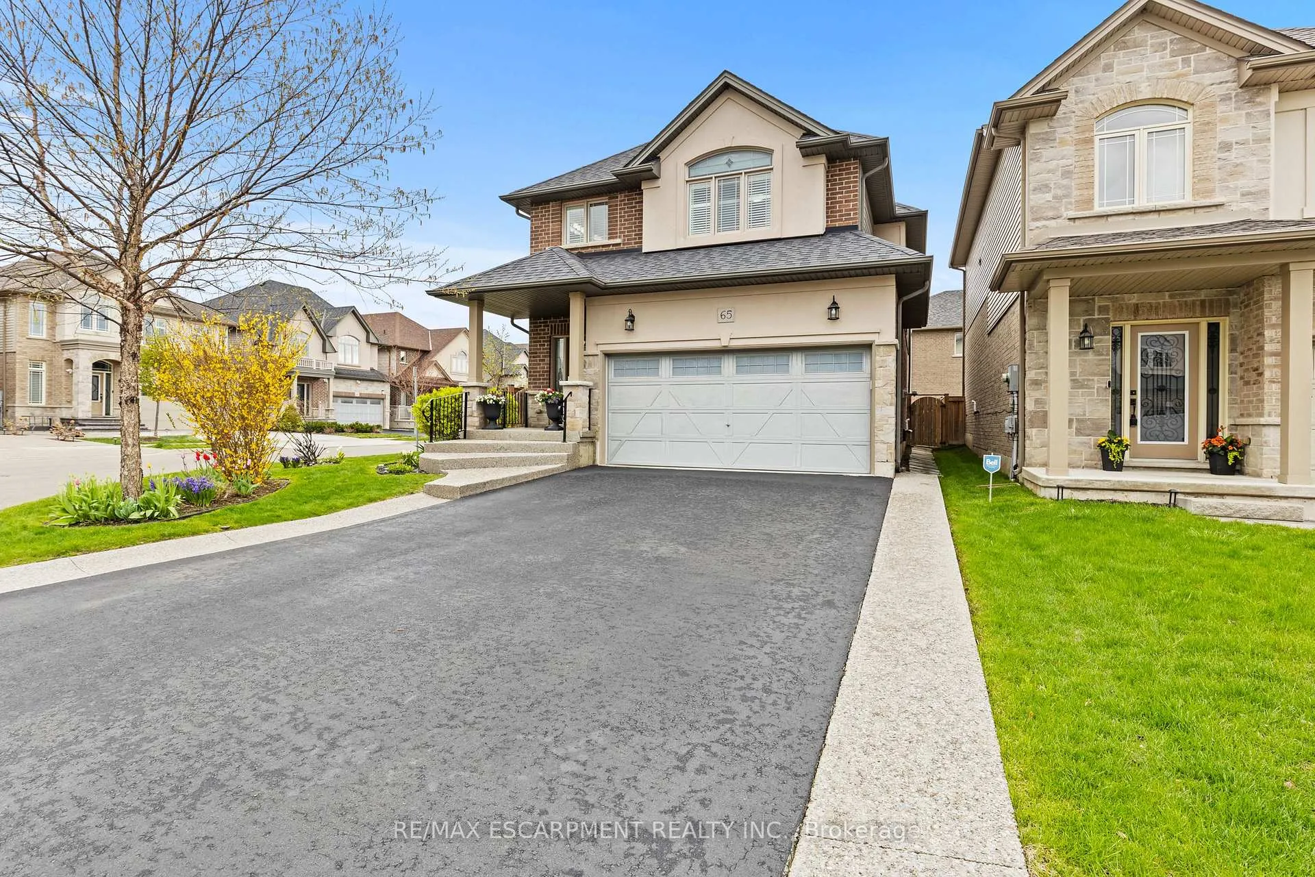 Photo 4 of 65 Winslow Way, Hamilton, Stoney Creek Mountain — HOMEH