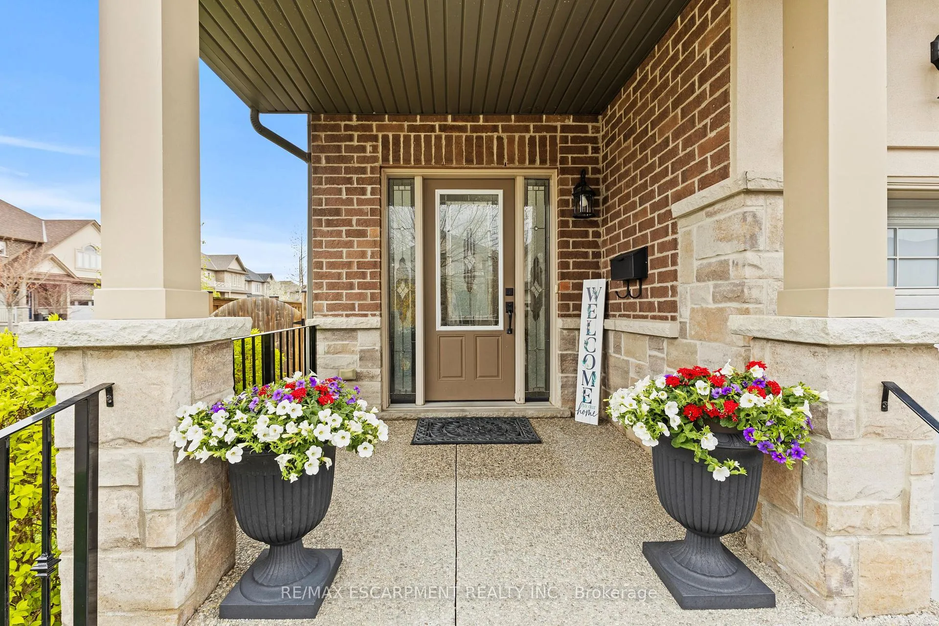 Photo 5 of 65 Winslow Way, Hamilton, Stoney Creek Mountain — HOMEH
