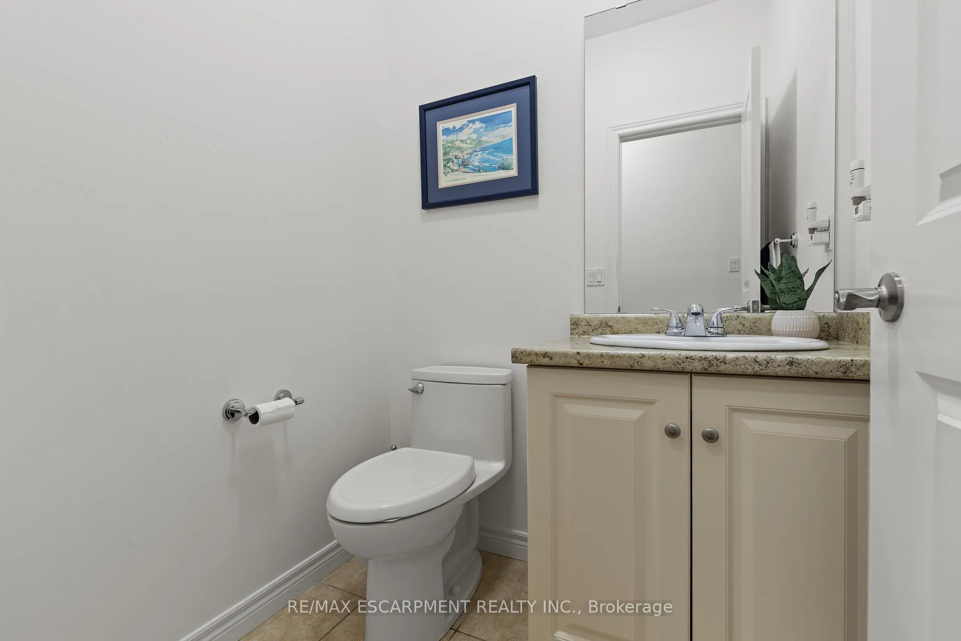 Photo 8 of 65 Winslow Way, Hamilton, Stoney Creek Mountain — HOMEH