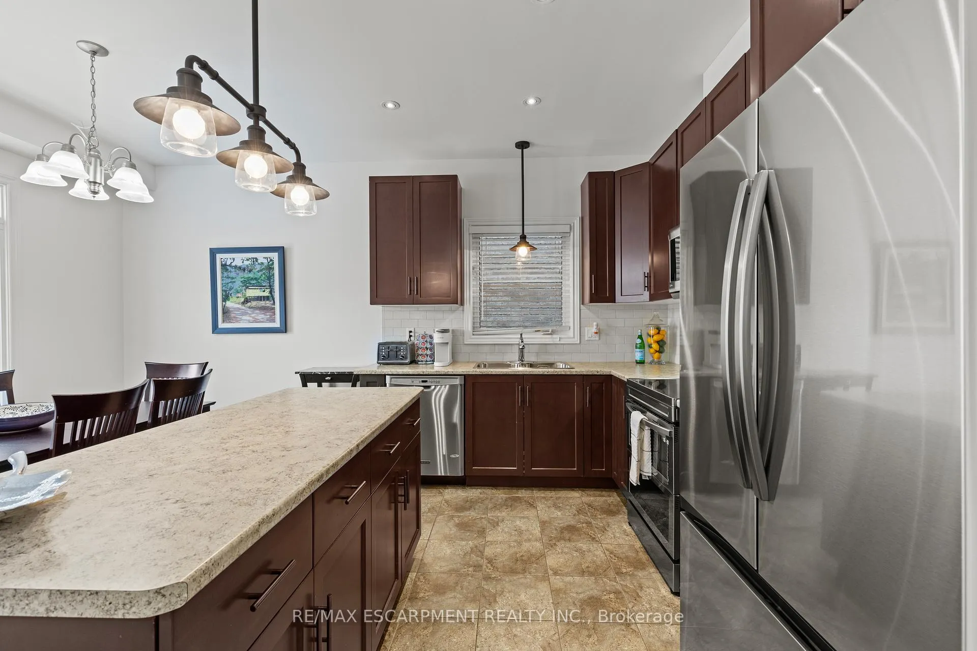 Photo 12 of 65 Winslow Way, Hamilton, Stoney Creek Mountain — HOMEH