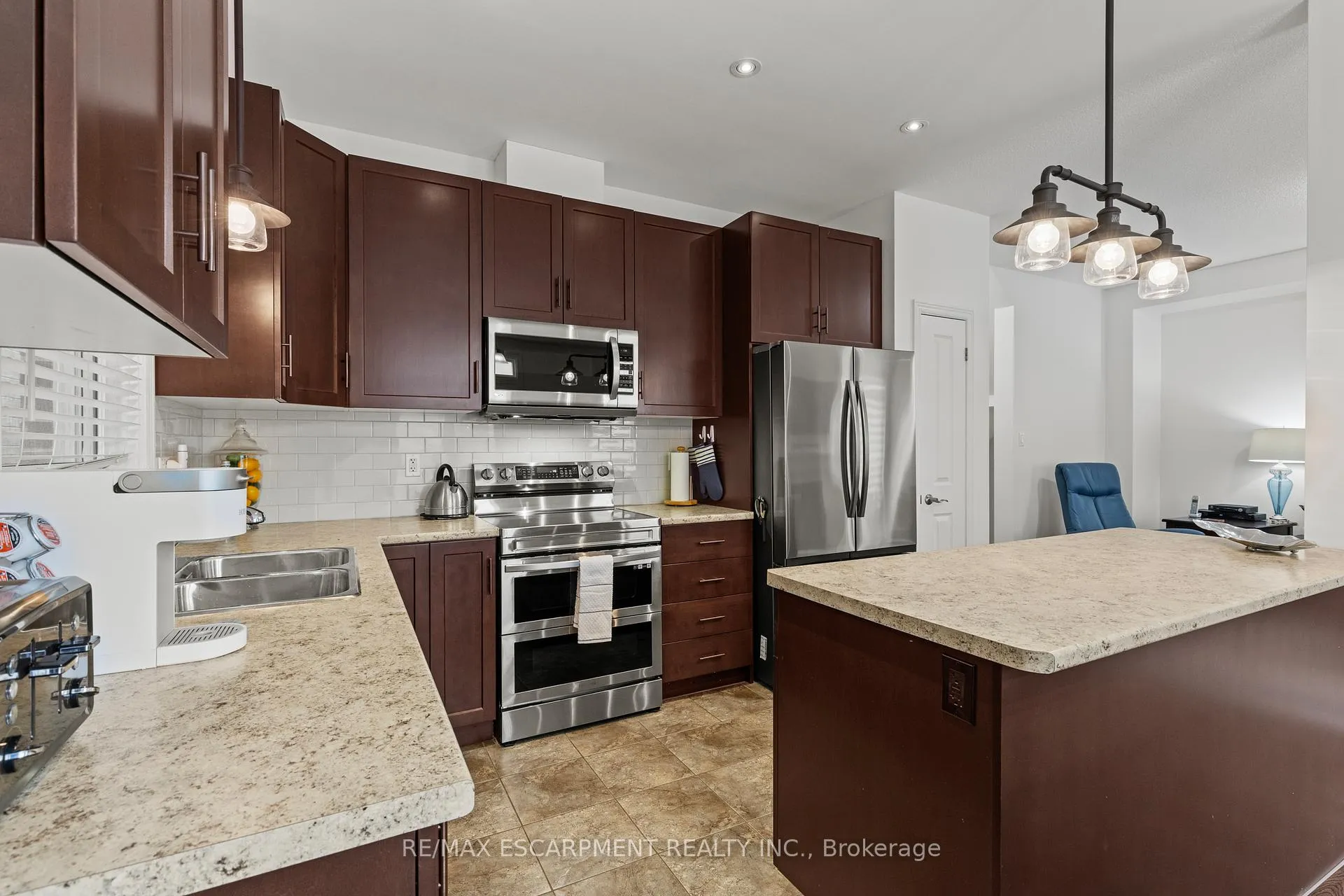 Photo 13 of 65 Winslow Way, Hamilton, Stoney Creek Mountain — HOMEH