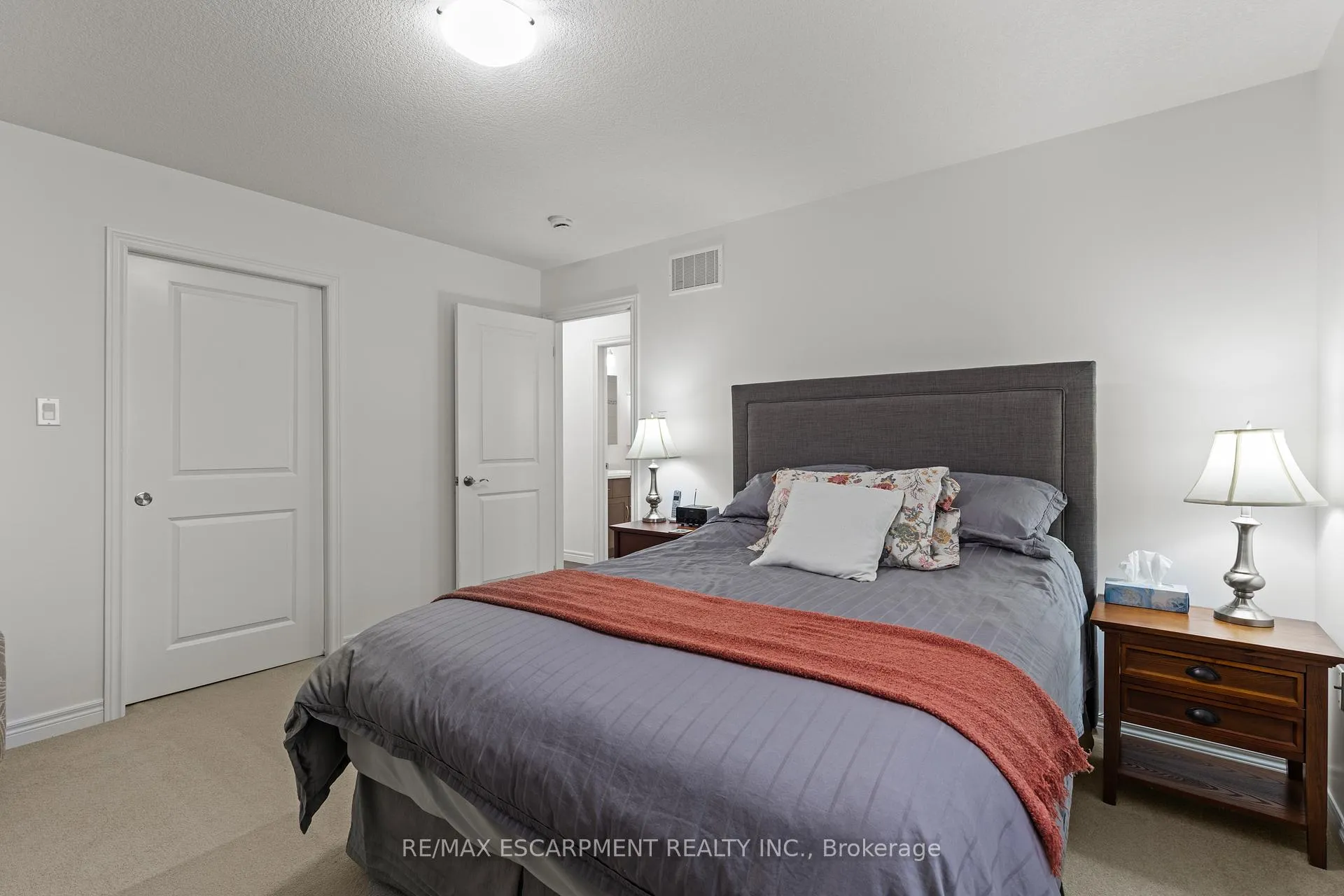 Photo 21 of 65 Winslow Way, Hamilton, Stoney Creek Mountain — HOMEH
