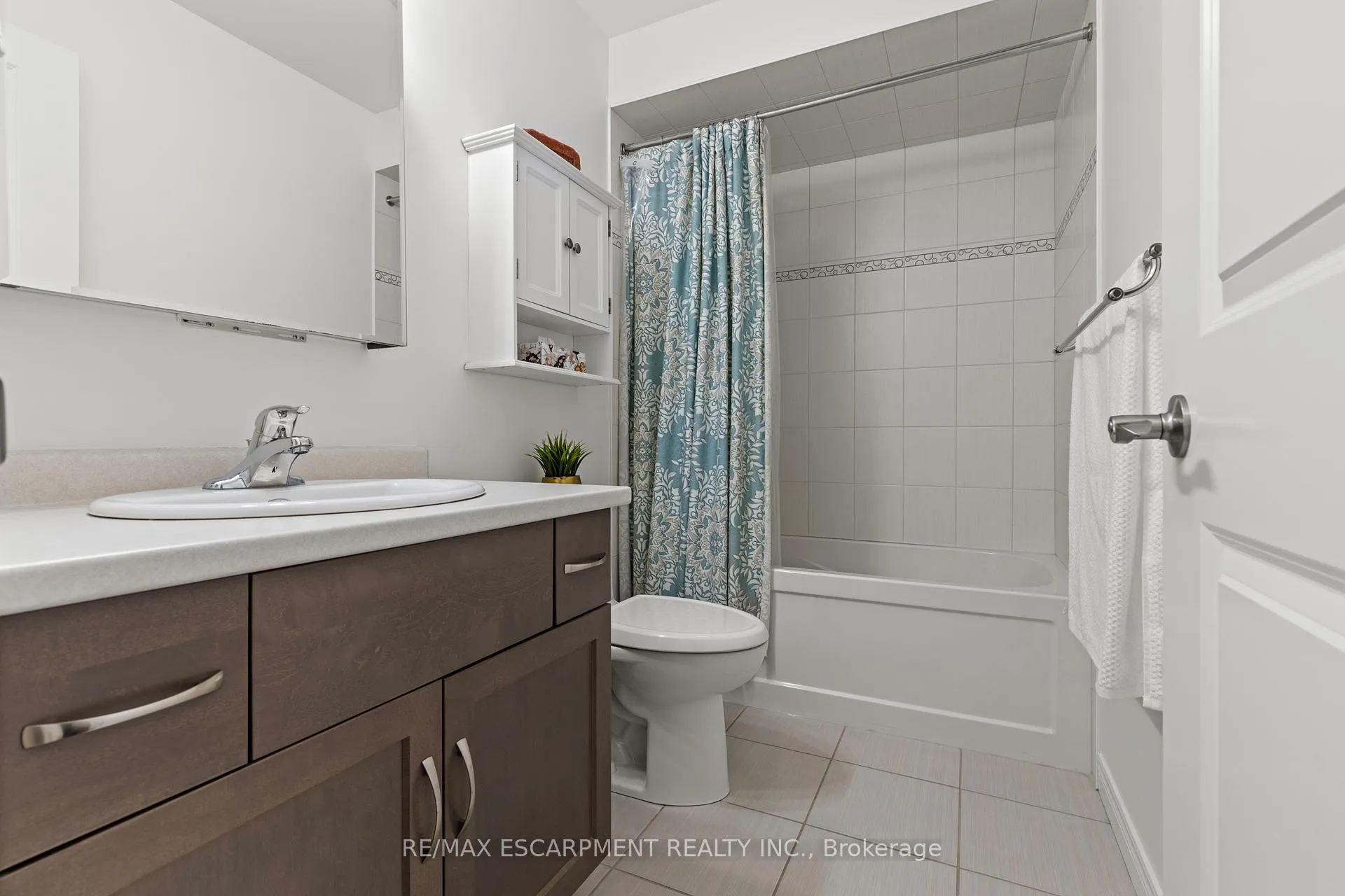 Photo 23 of 65 Winslow Way, Hamilton, Stoney Creek Mountain — HOMEH