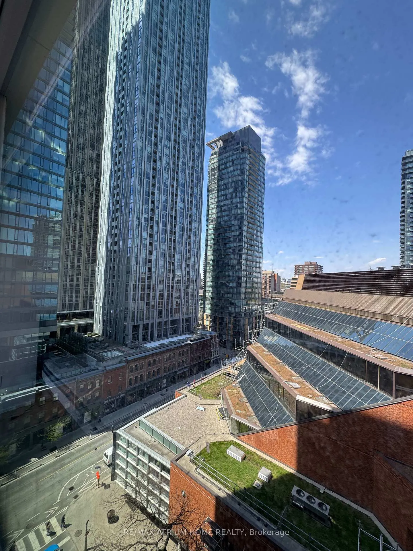Photo 13 of Unit 1107, 771 Yonge Street, Toronto, Rosedale-Moore Park — HOMEH