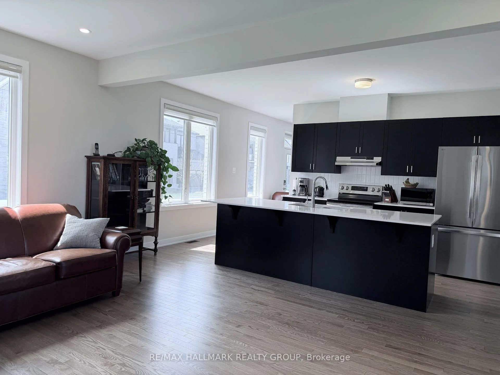 Photo 10 of 401 Euphoria Crescent, Ottawa, Barrhaven - Heritage Park — HOMEH
