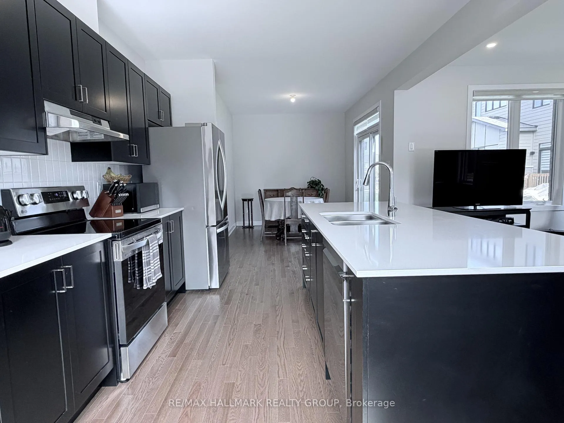 Photo 11 of 401 Euphoria Crescent, Ottawa, Barrhaven - Heritage Park — HOMEH