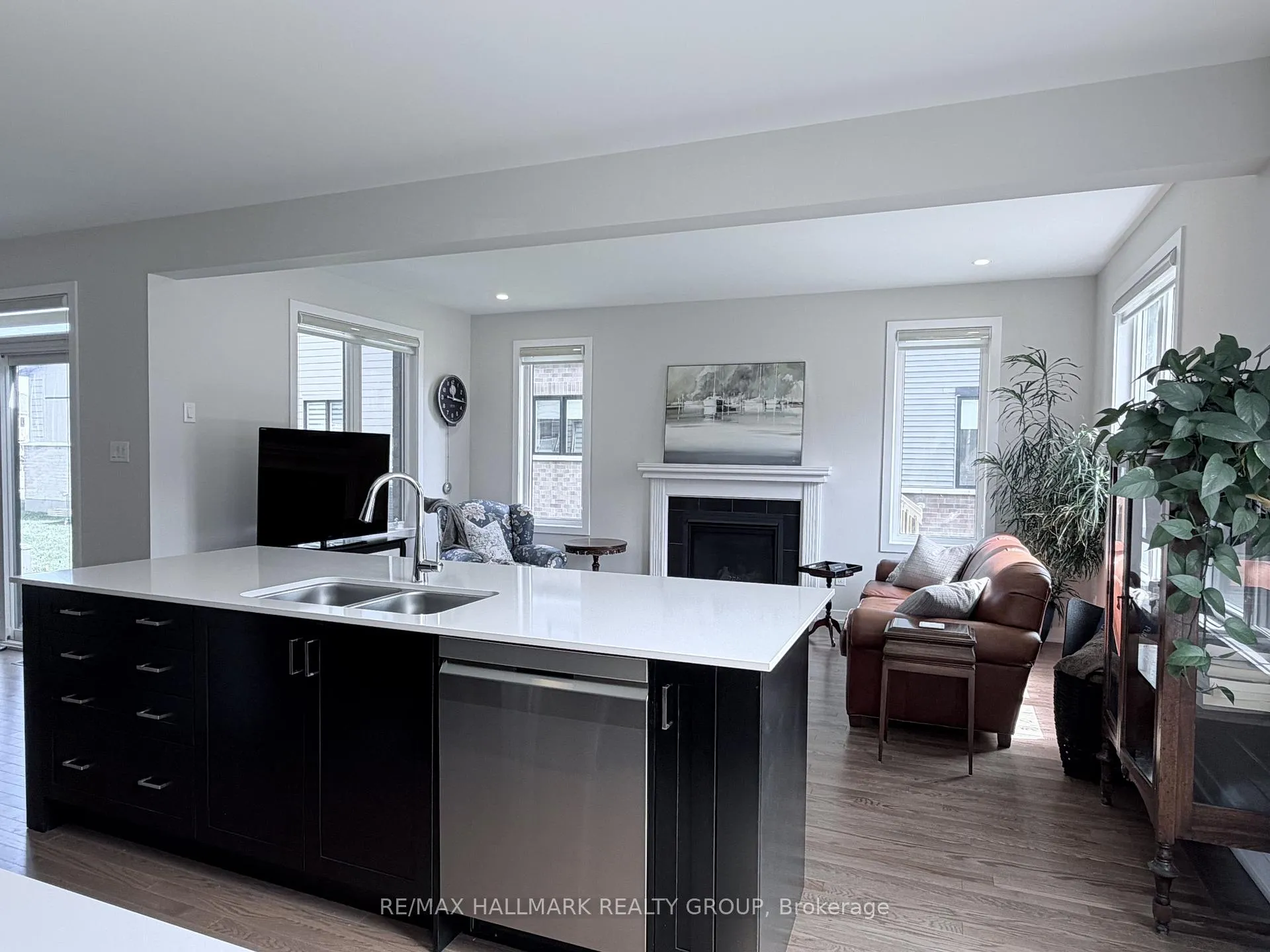 Photo 12 of 401 Euphoria Crescent, Ottawa, Barrhaven - Heritage Park — HOMEH