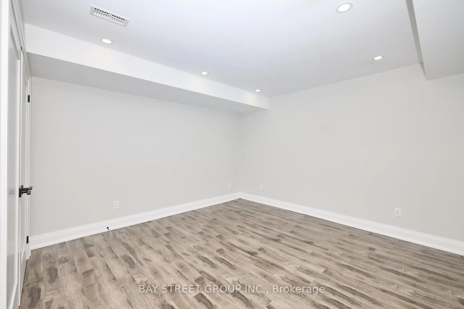 Photo 32 of 3873 Glenview Drive, Lincoln, Lincoln-Jordan/Vineland — HOMEH
