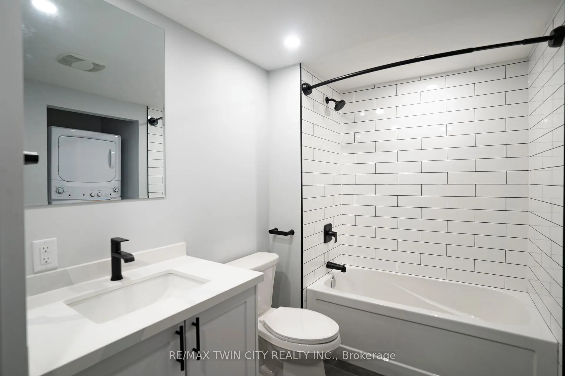 Photo 6 of Unit 5, 130 Elgin Street, Brantford — HOMEH