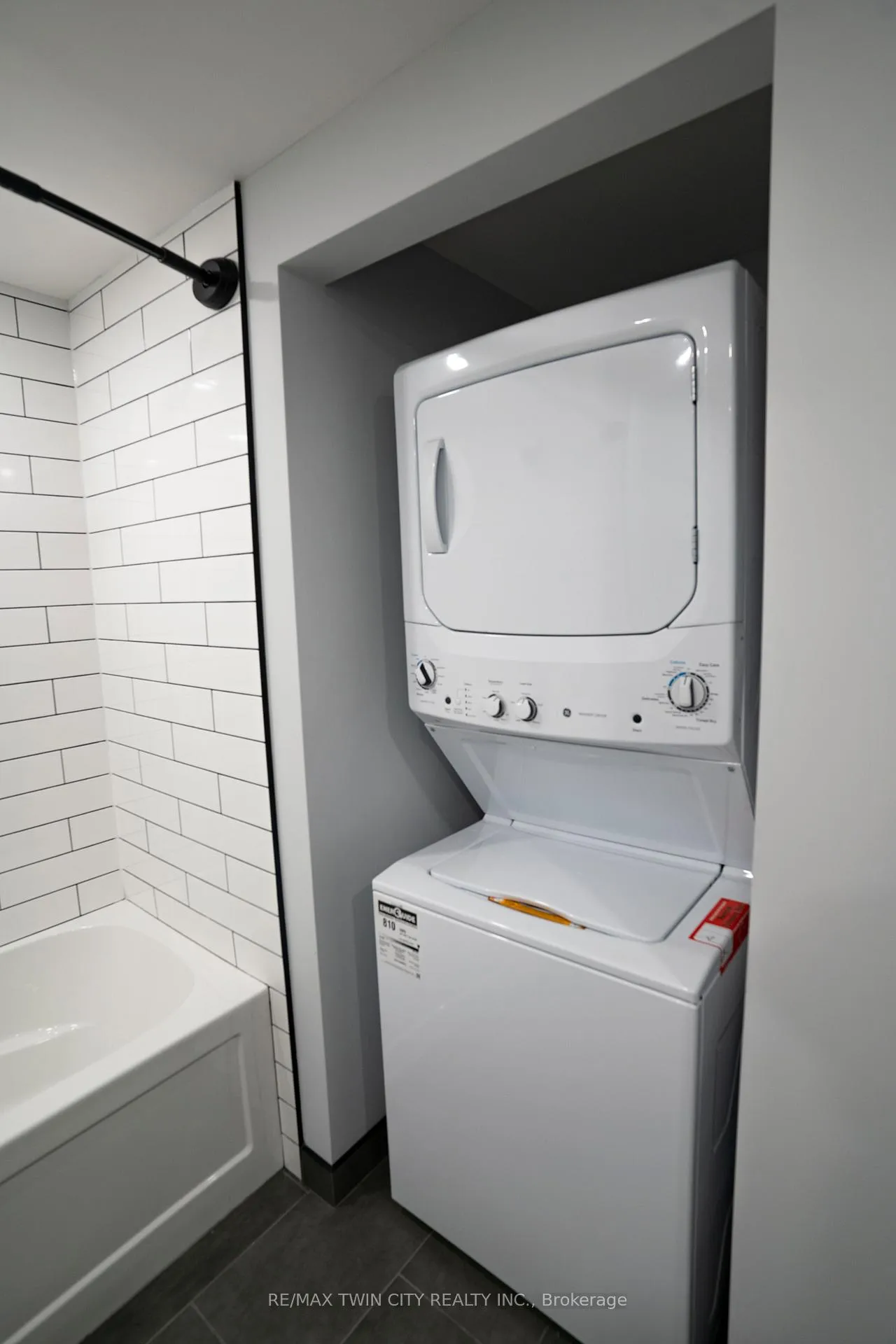Photo 7 of Unit 5, 130 Elgin Street, Brantford — HOMEH