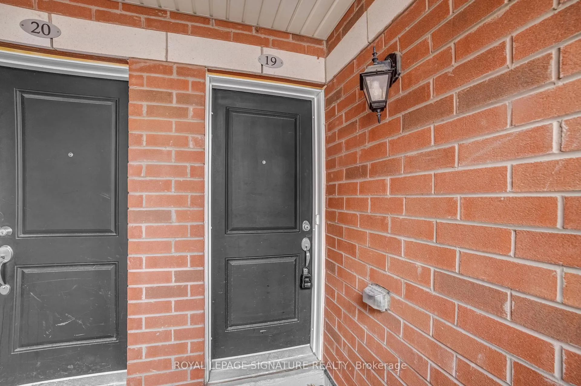 Photo 3 of Unit 19, 2492 Post Road, Oakville, River Oaks — HOMEH