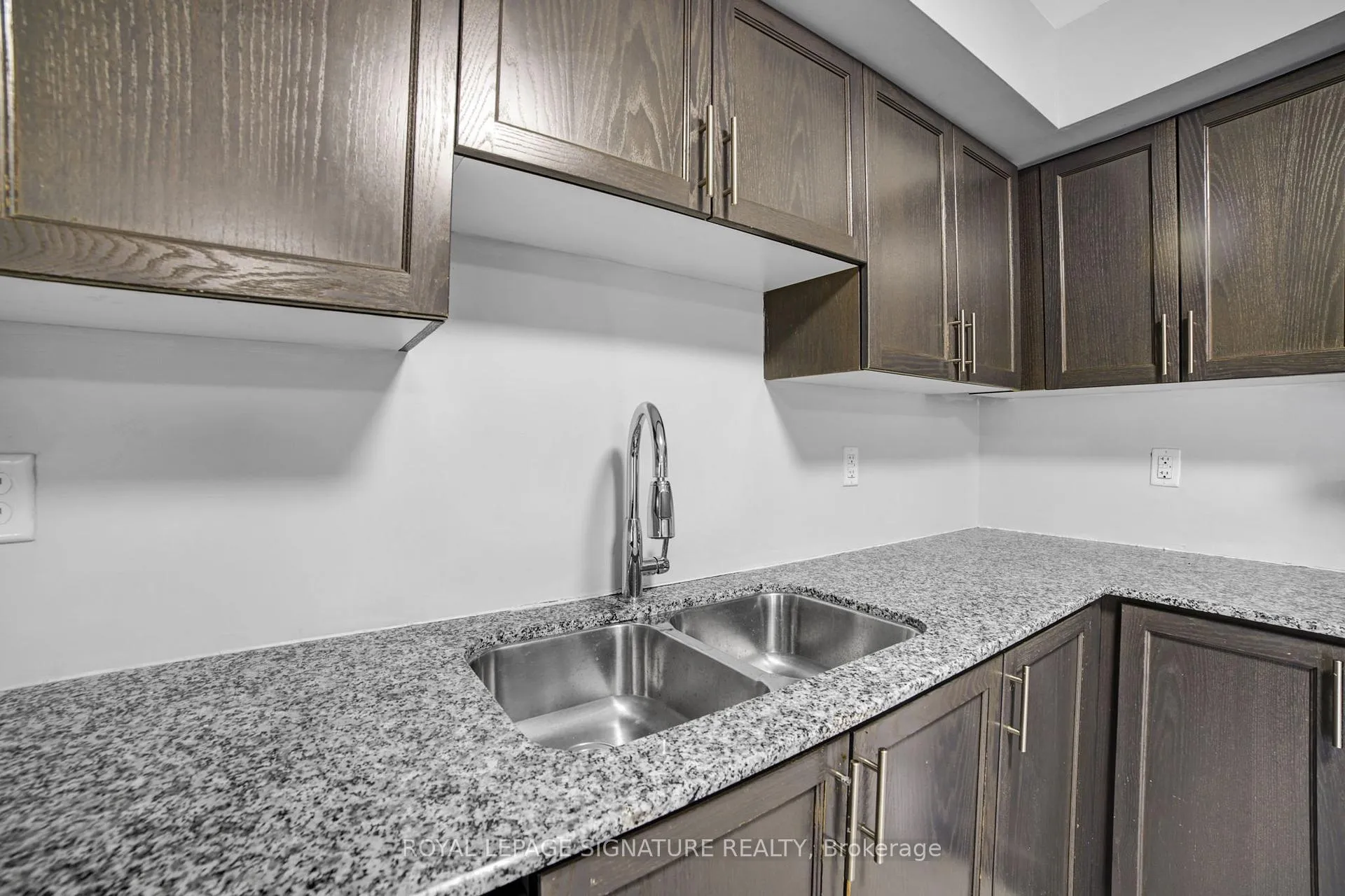 Photo 11 of Unit 19, 2492 Post Road, Oakville, River Oaks — HOMEH