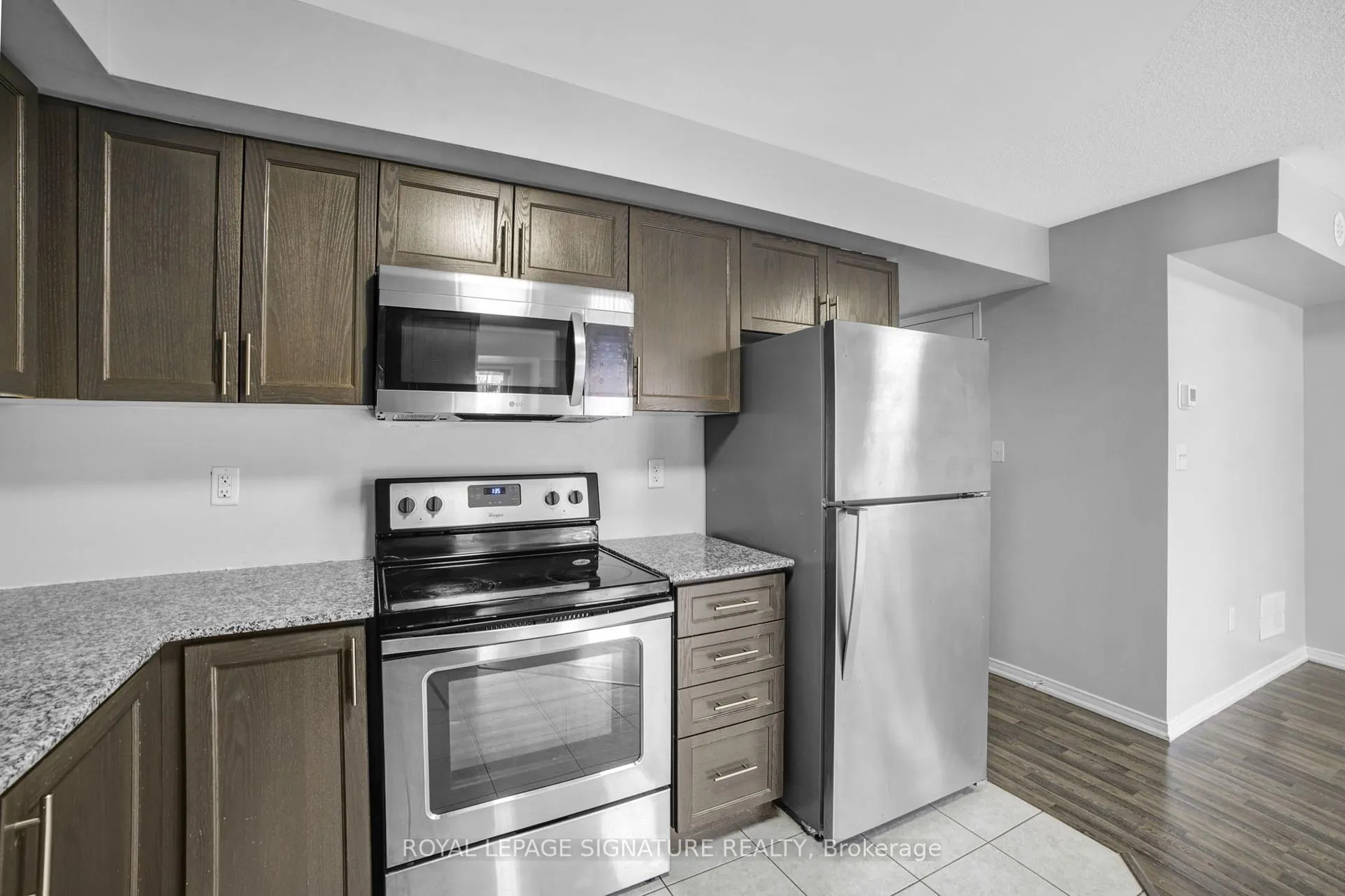 Photo 12 of Unit 19, 2492 Post Road, Oakville, River Oaks — HOMEH