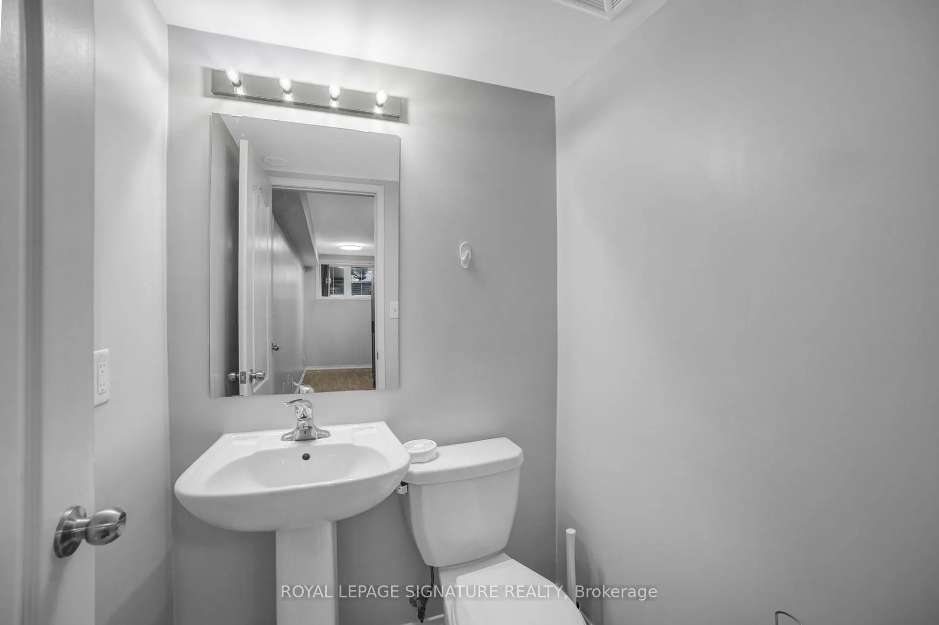 Photo 15 of Unit 19, 2492 Post Road, Oakville, River Oaks — HOMEH