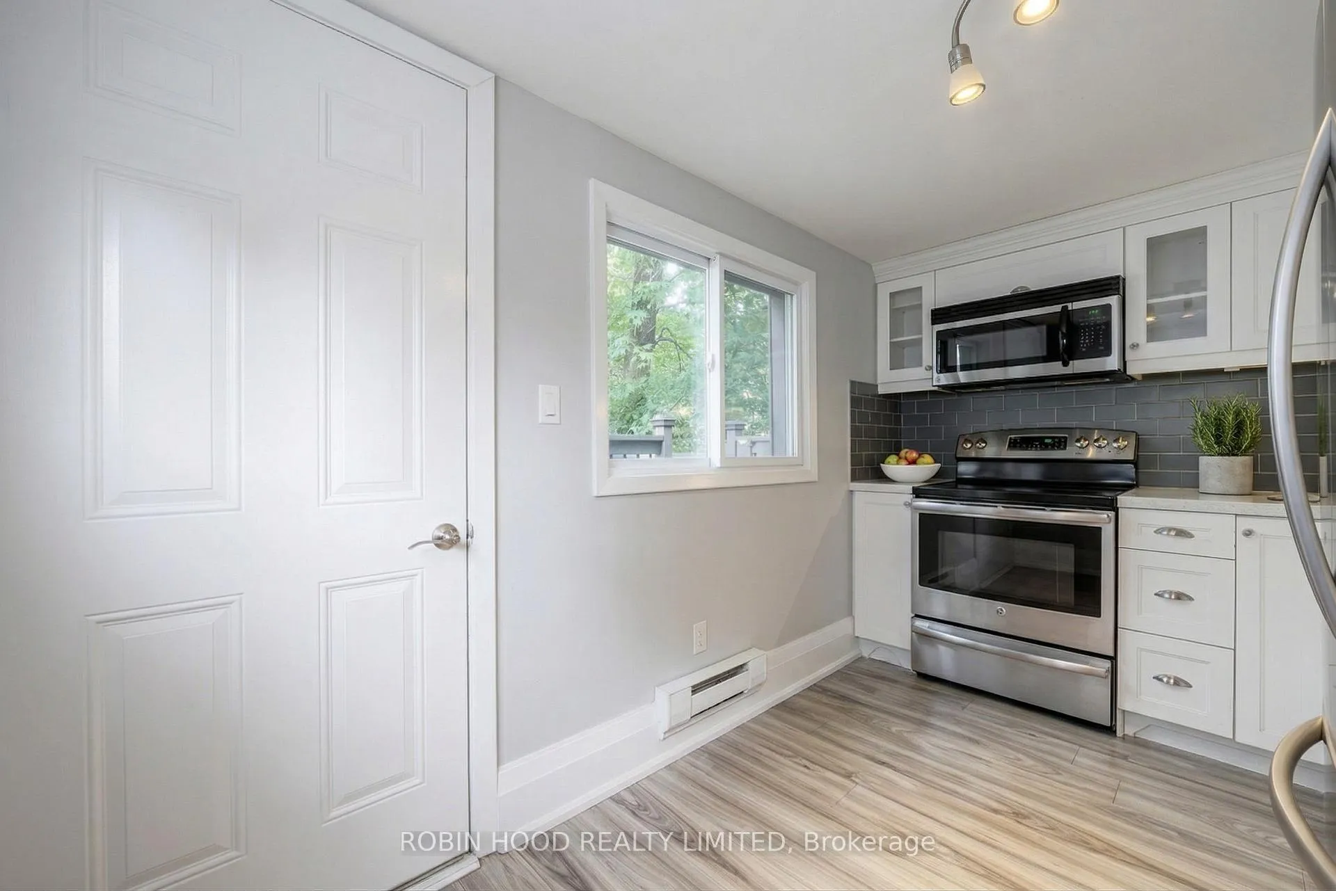 Photo 2 of Unit Unit 1, 271 Albany Avenue, Toronto, The Annex — HOMEH