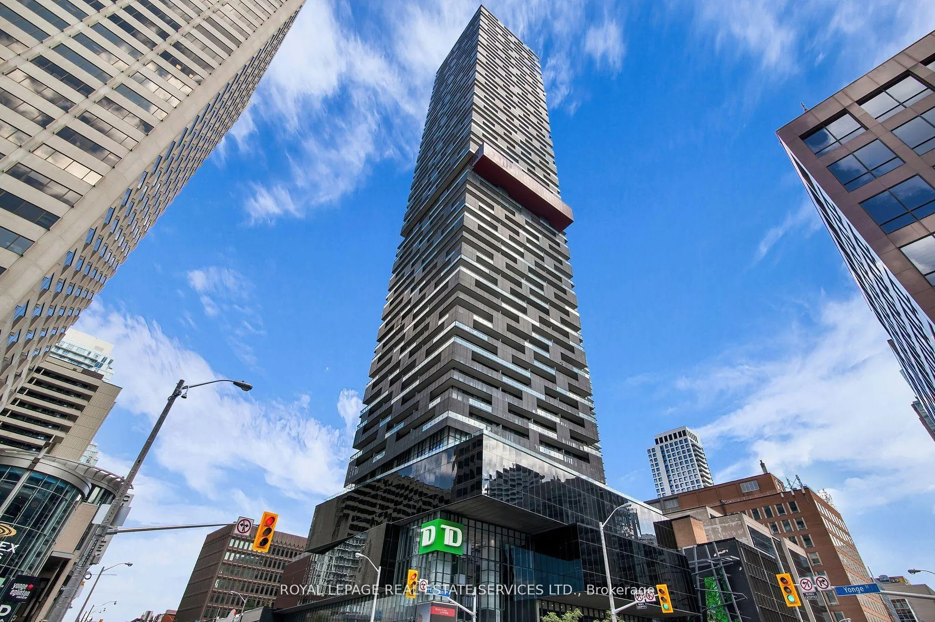 Photo 1 of Unit 4008, 8 Eglinton Avenue E, Toronto, Mount Pleasant West — HOMEH