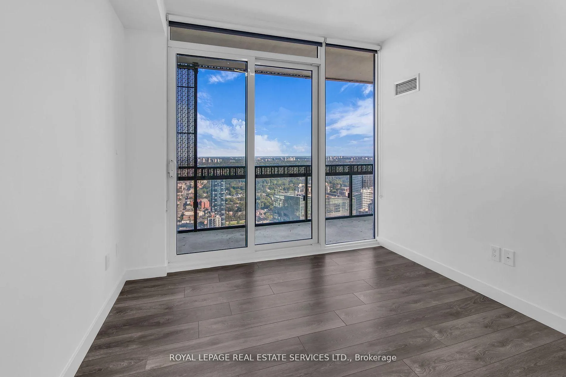 Photo 6 of Unit 4008, 8 Eglinton Avenue E, Toronto, Mount Pleasant West — HOMEH