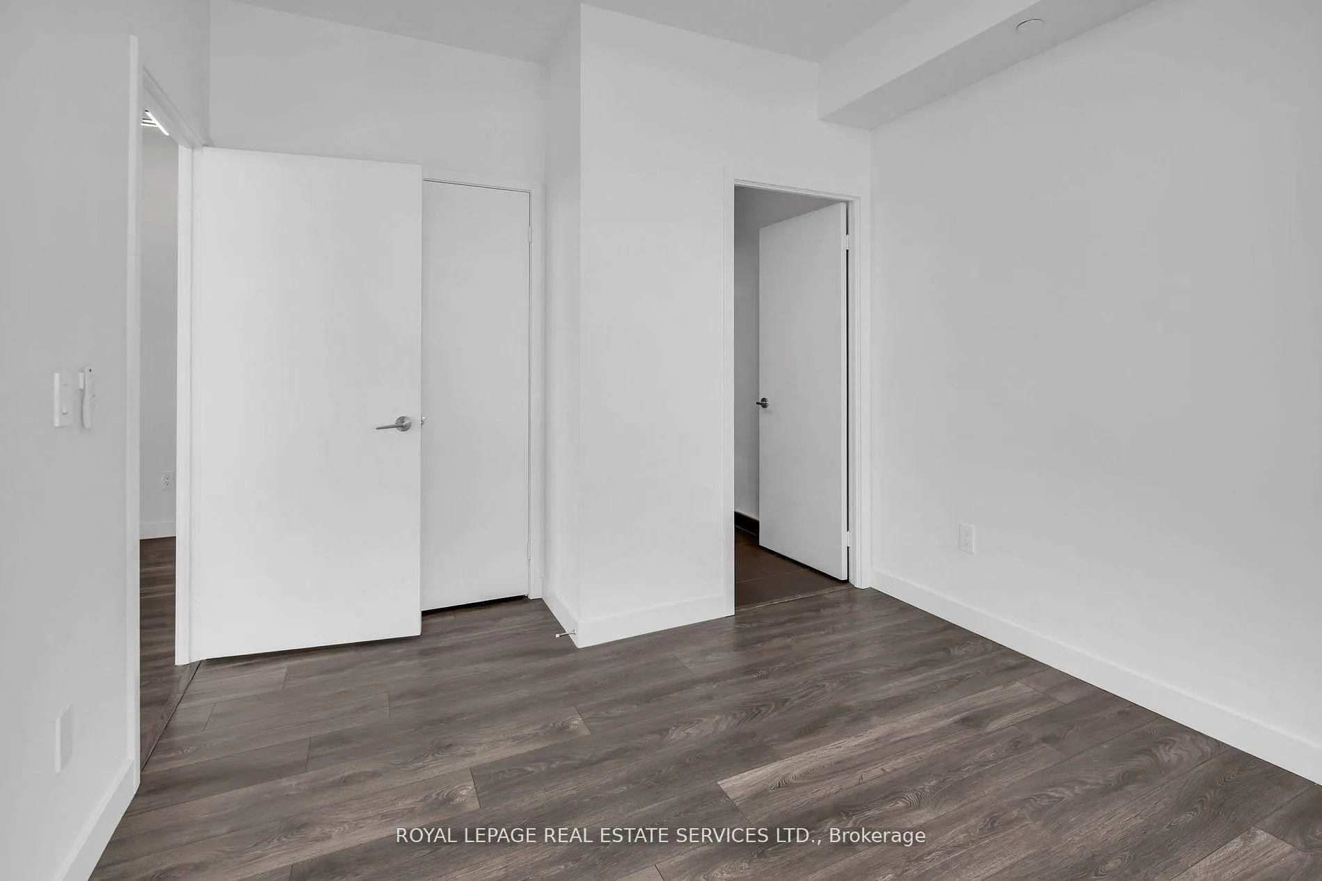 Photo 7 of Unit 4008, 8 Eglinton Avenue E, Toronto, Mount Pleasant West — HOMEH