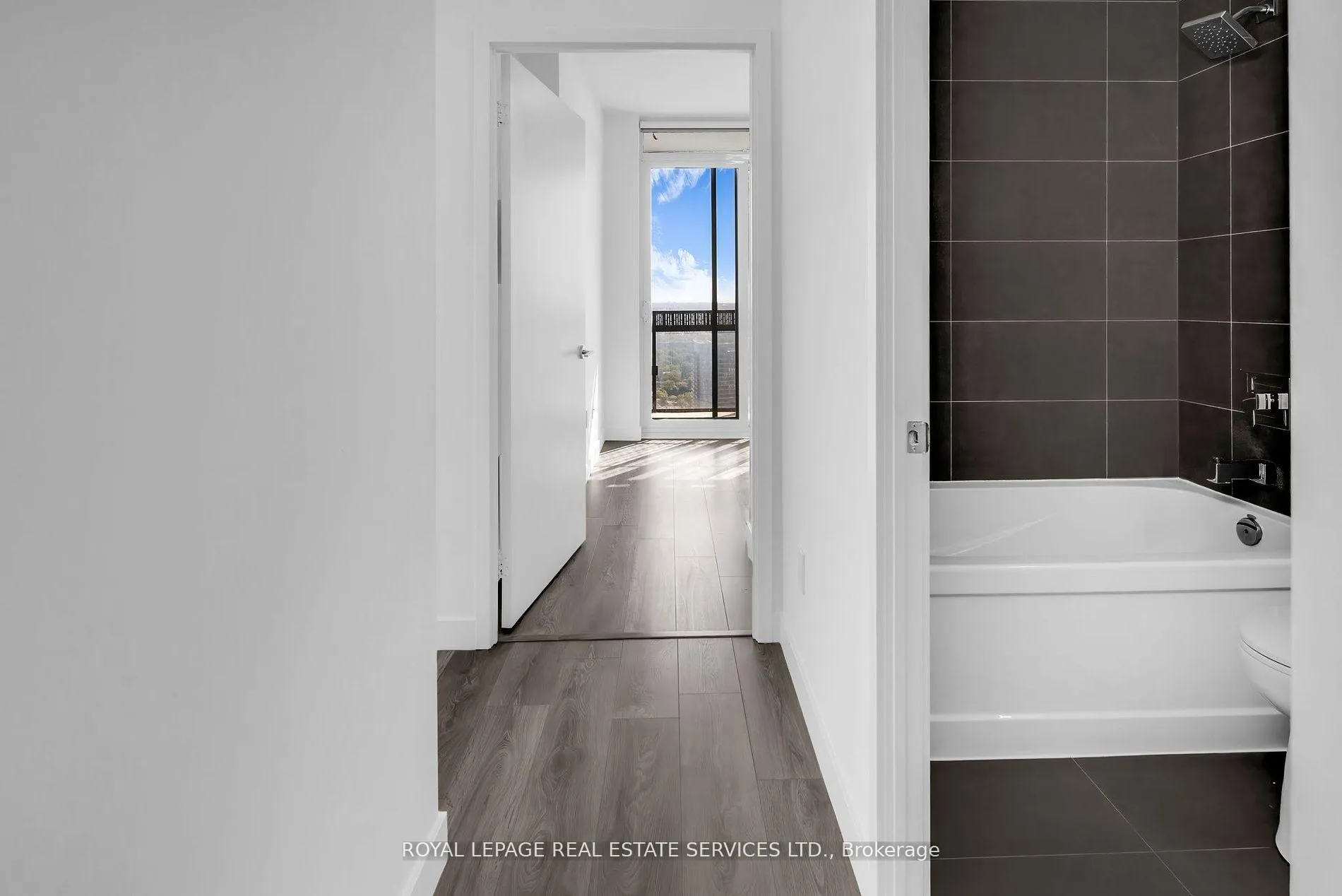 Photo 10 of Unit 4008, 8 Eglinton Avenue E, Toronto, Mount Pleasant West — HOMEH