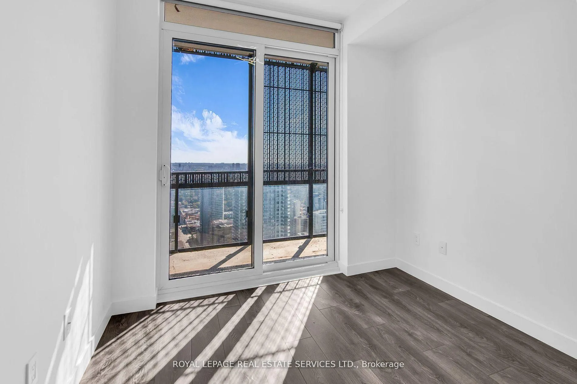 Photo 11 of Unit 4008, 8 Eglinton Avenue E, Toronto, Mount Pleasant West — HOMEH