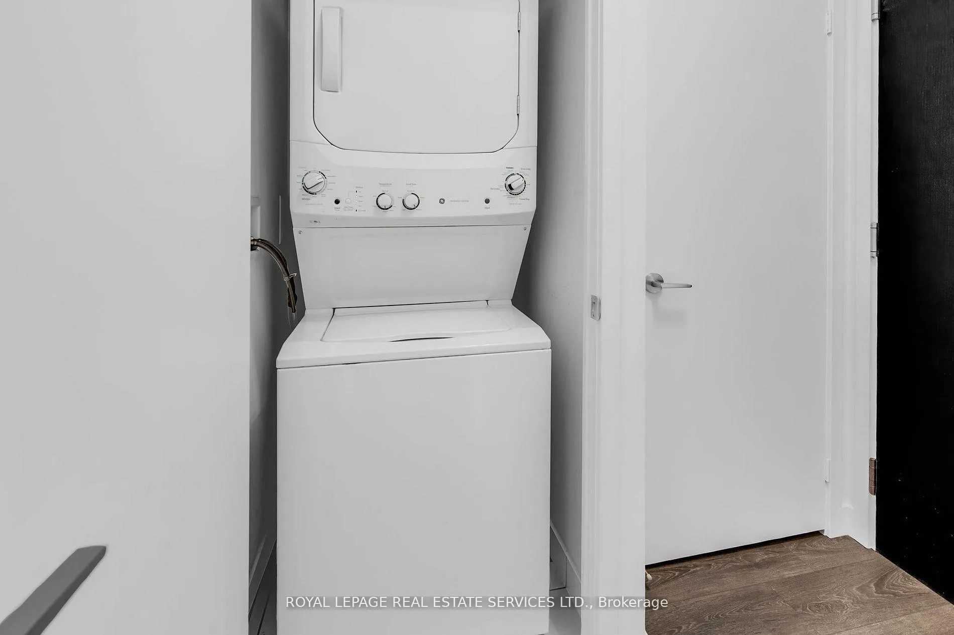 Photo 15 of Unit 4008, 8 Eglinton Avenue E, Toronto, Mount Pleasant West — HOMEH