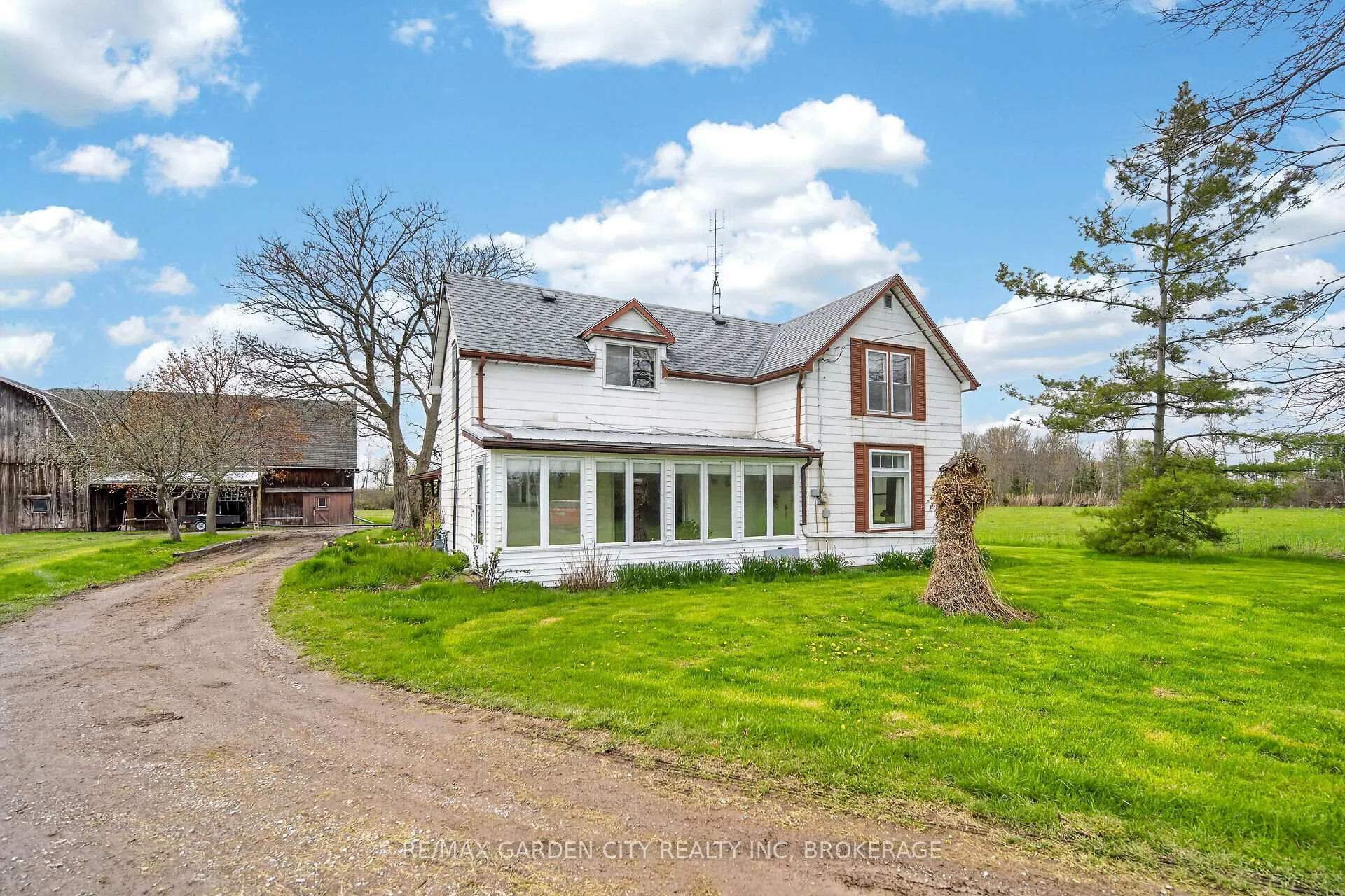 Photo 1 of 732 Cedar Bay Road, Port Colborne, Sherkston — HOMEH