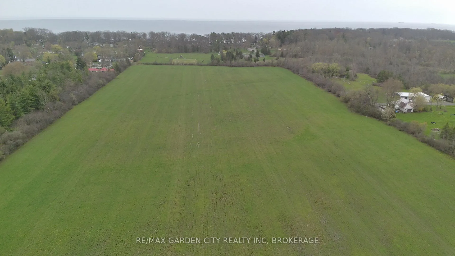 Photo 4 of 732 Cedar Bay Road, Port Colborne, Sherkston — HOMEH