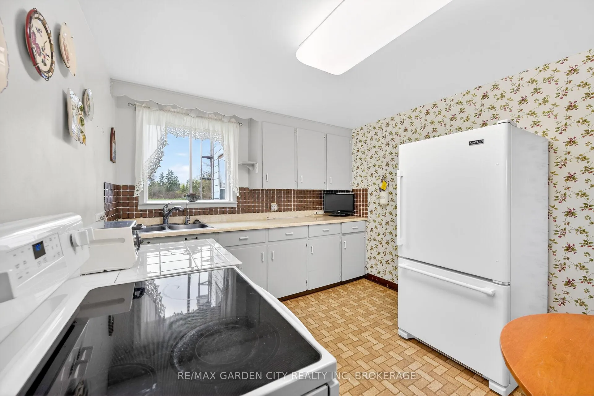 Photo 13 of 732 Cedar Bay Road, Port Colborne, Sherkston — HOMEH