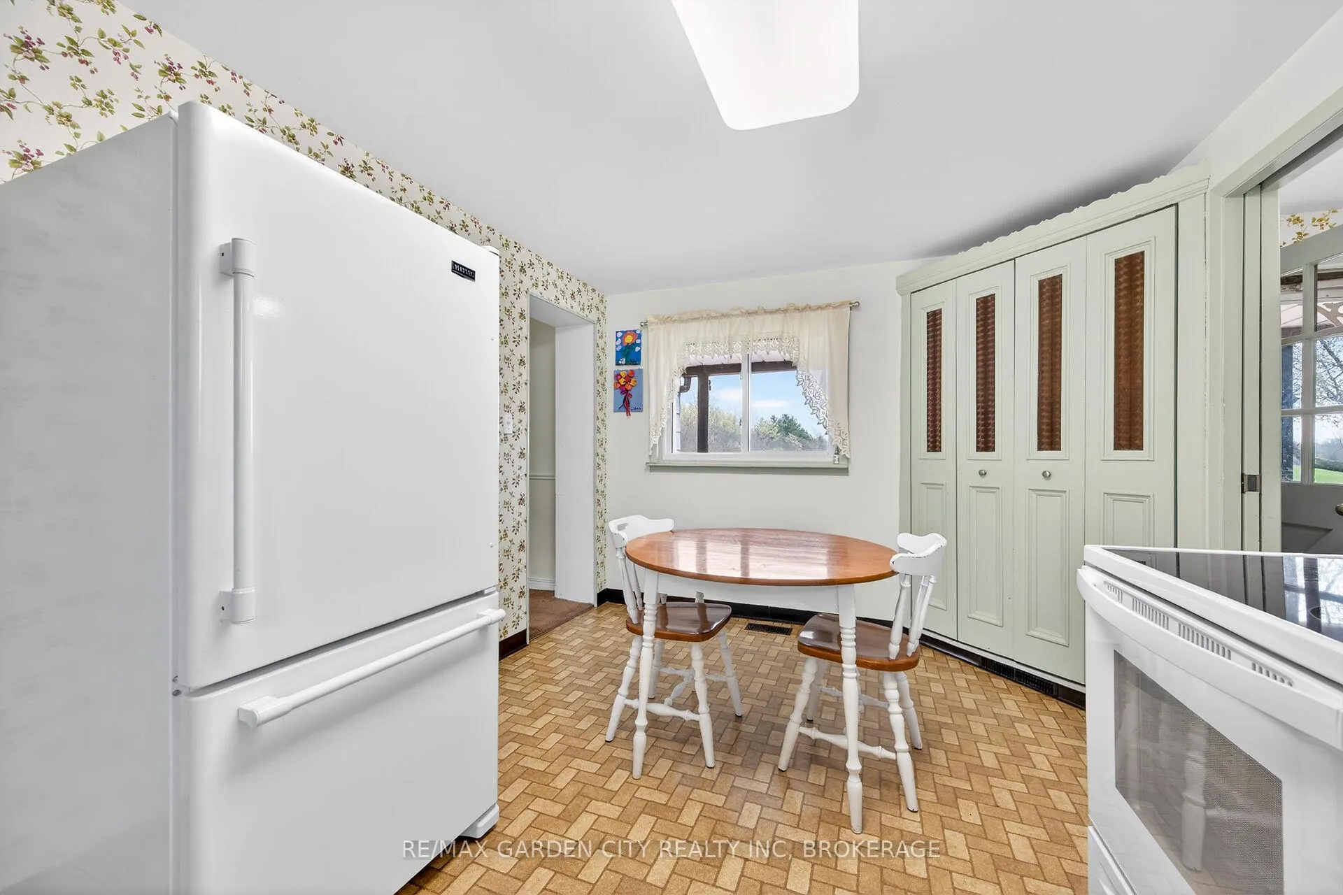 Photo 15 of 732 Cedar Bay Road, Port Colborne, Sherkston — HOMEH