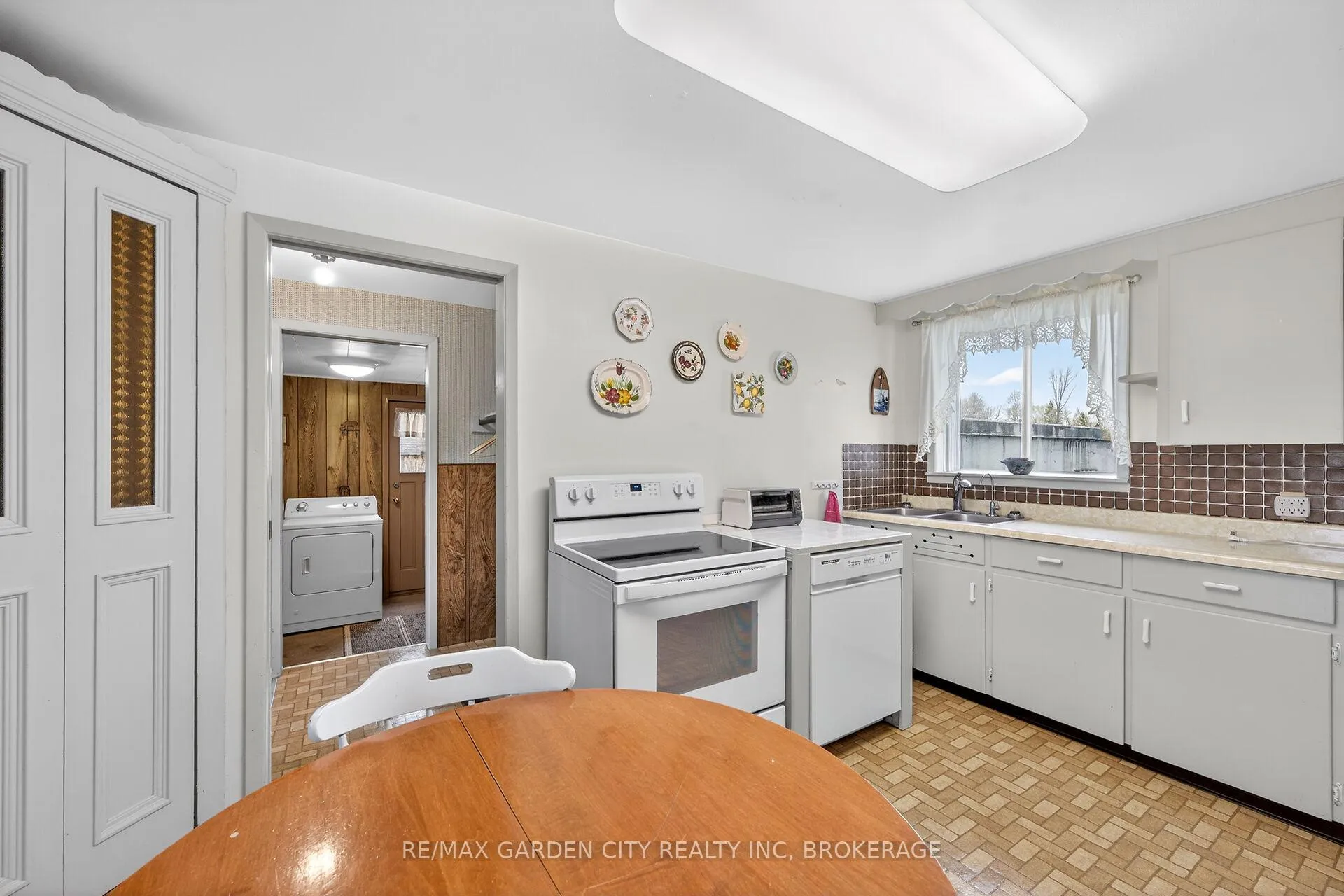 Photo 16 of 732 Cedar Bay Road, Port Colborne, Sherkston — HOMEH