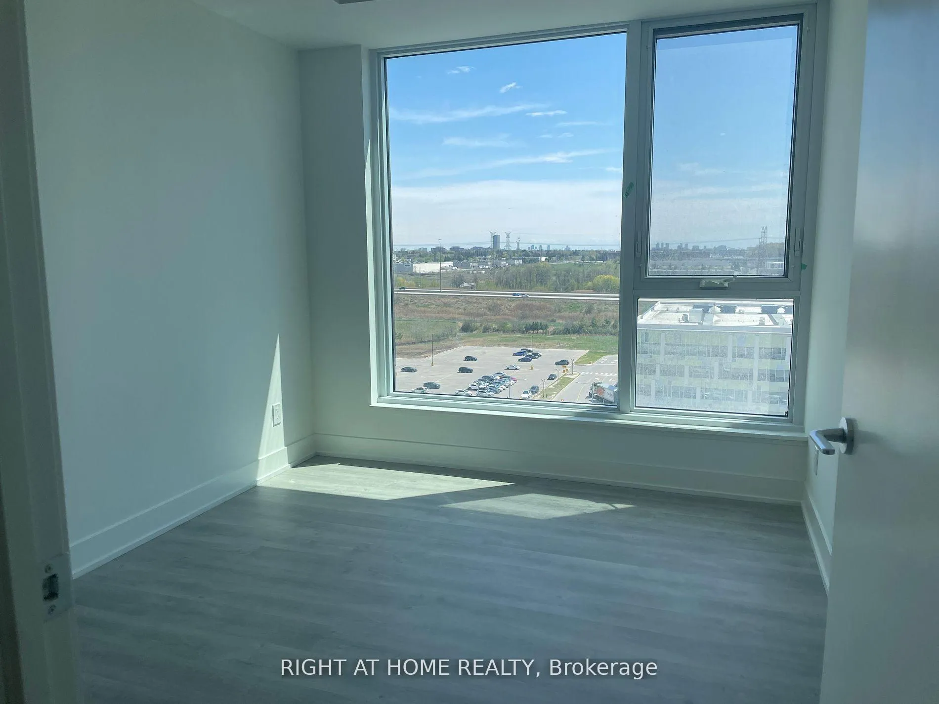 Photo 4 of Unit 1209, 38 Andre De Grasse Street, Markham, Unionville — HOMEH