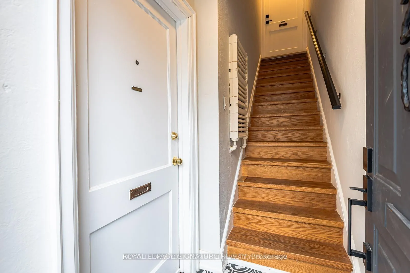 Photo 4 of Unit Main, 20 Strathgowan Avenue, Toronto, Lawrence Park South — HOMEH
