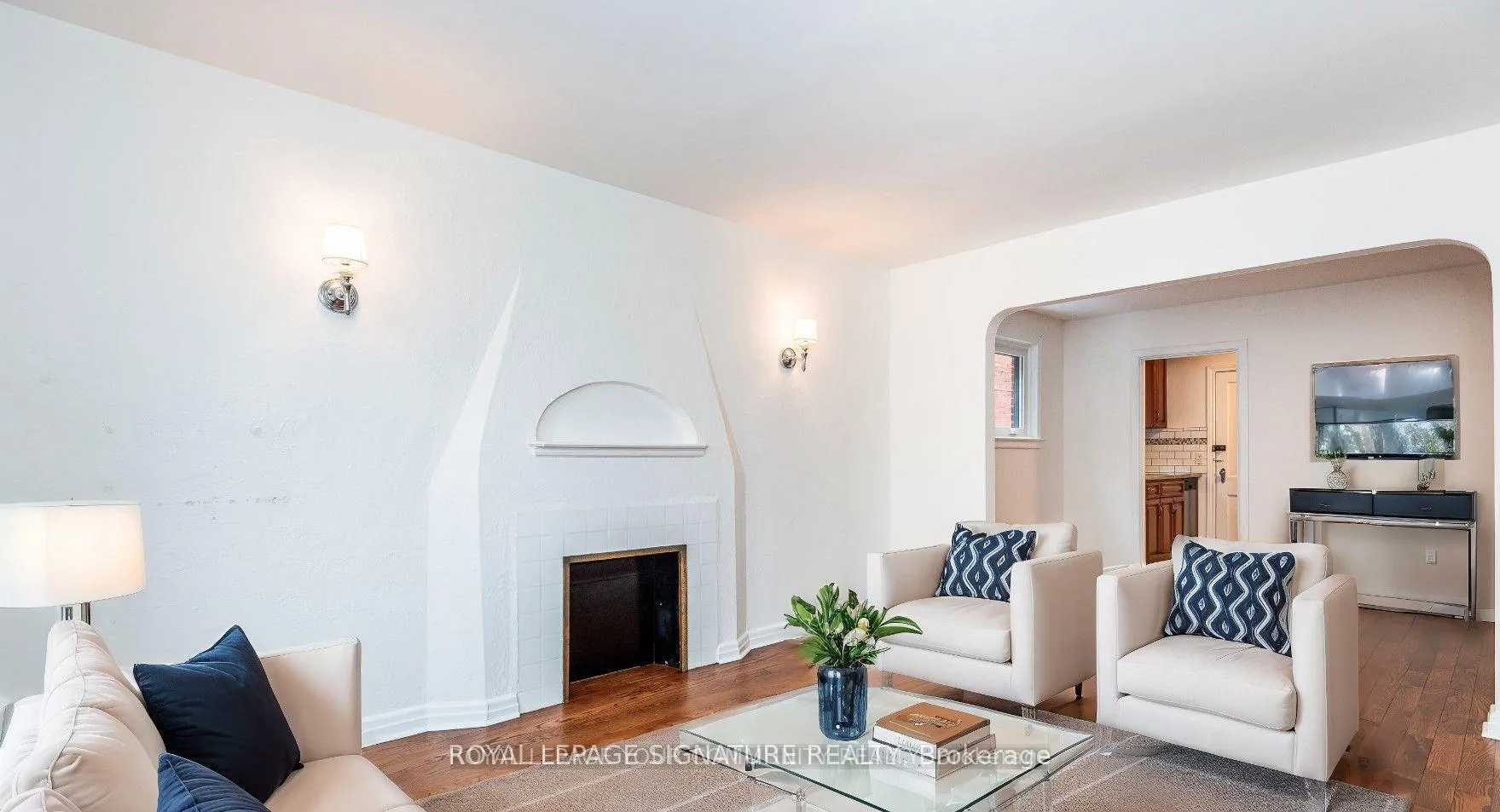 Photo 5 of Unit Main, 20 Strathgowan Avenue, Toronto, Lawrence Park South — HOMEH