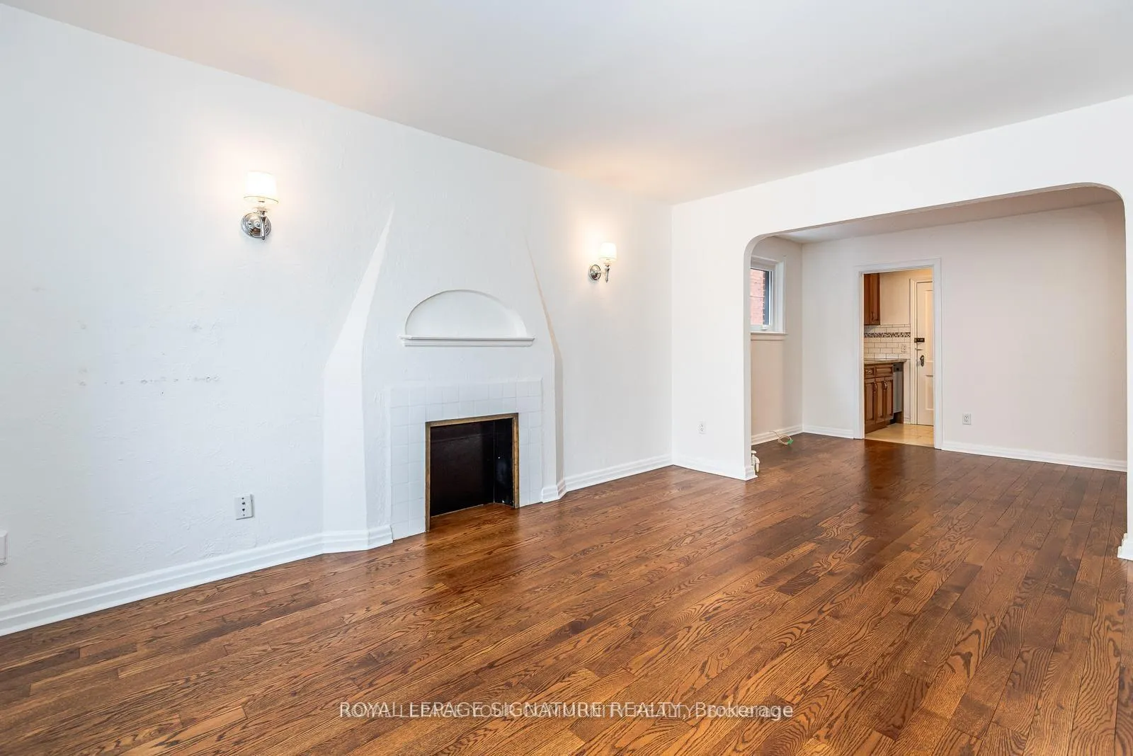 Photo 10 of Unit Main, 20 Strathgowan Avenue, Toronto, Lawrence Park South — HOMEH