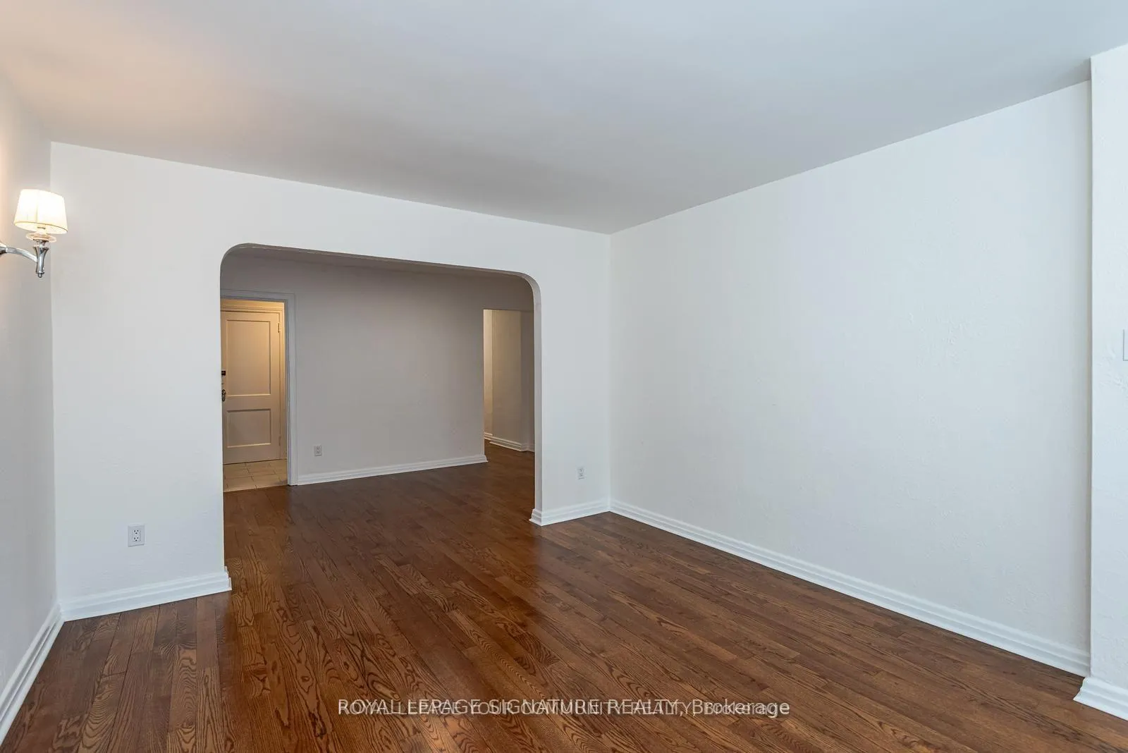 Photo 12 of Unit Main, 20 Strathgowan Avenue, Toronto, Lawrence Park South — HOMEH