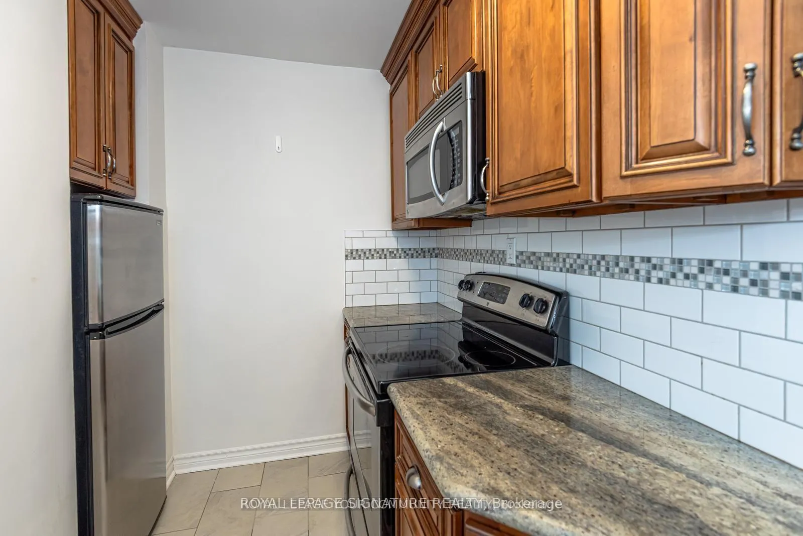 Photo 19 of Unit Main, 20 Strathgowan Avenue, Toronto, Lawrence Park South — HOMEH