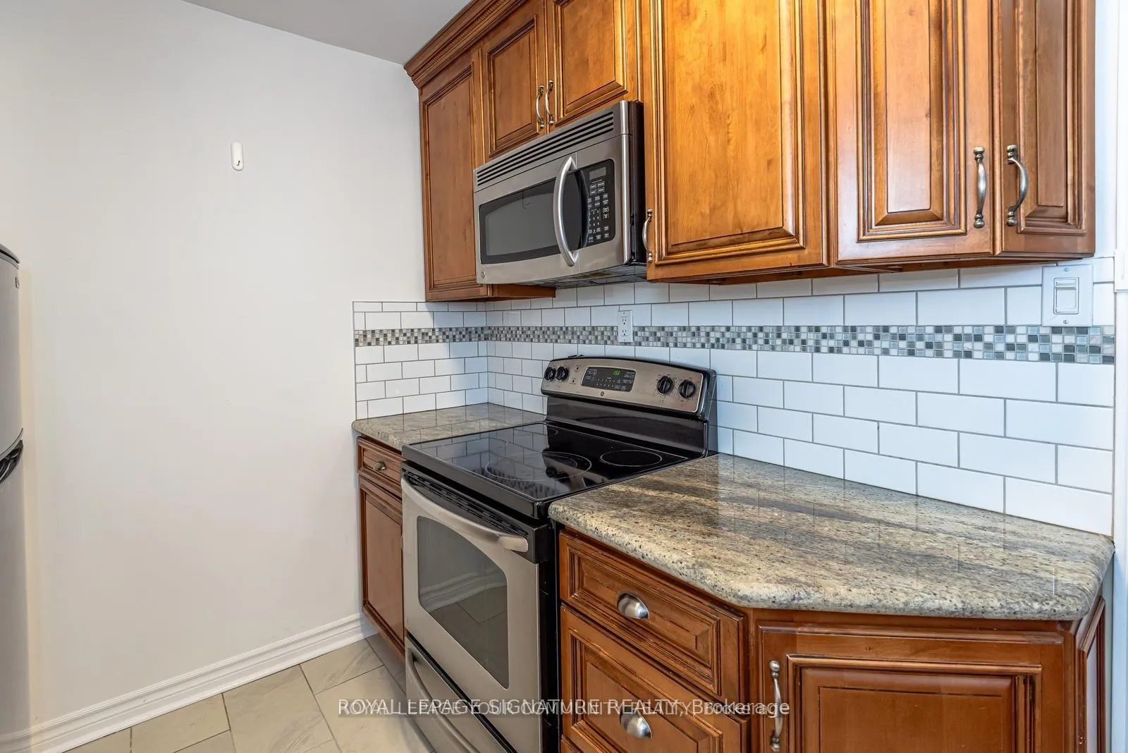 Photo 20 of Unit Main, 20 Strathgowan Avenue, Toronto, Lawrence Park South — HOMEH