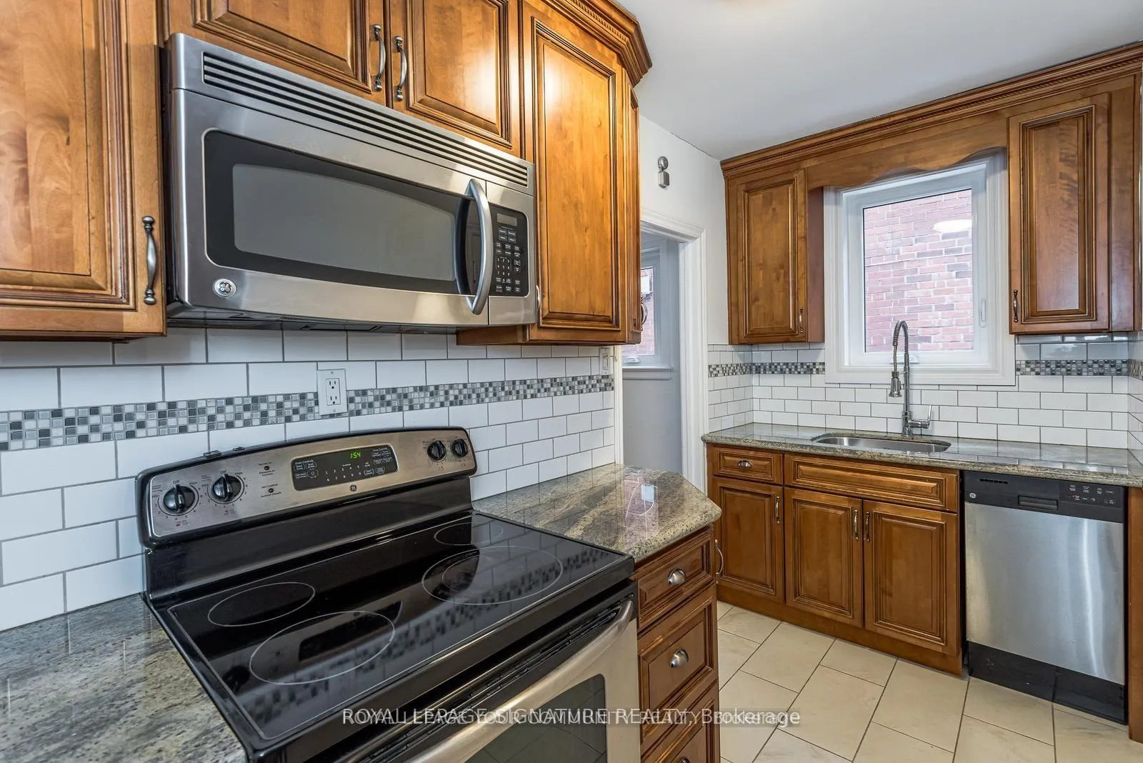 Photo 21 of Unit Main, 20 Strathgowan Avenue, Toronto, Lawrence Park South — HOMEH