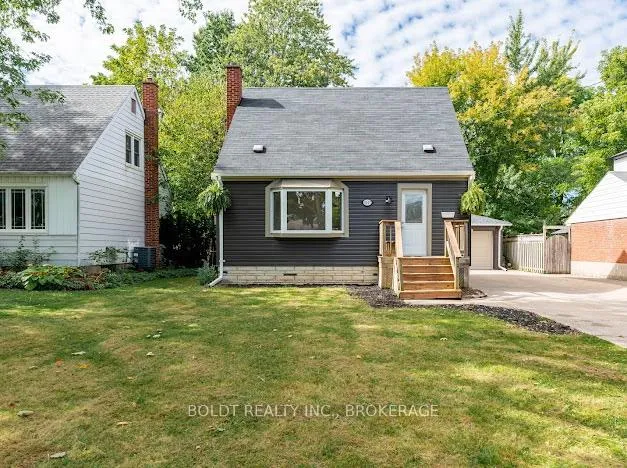 Photo 1 of 3047 Saint Patrick Avenue, Niagara Falls, Stamford — HOMEH
