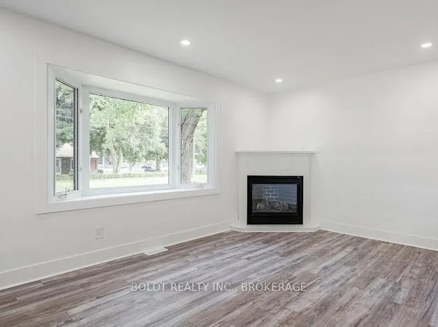 Photo 5 of 3047 Saint Patrick Avenue, Niagara Falls, Stamford — HOMEH