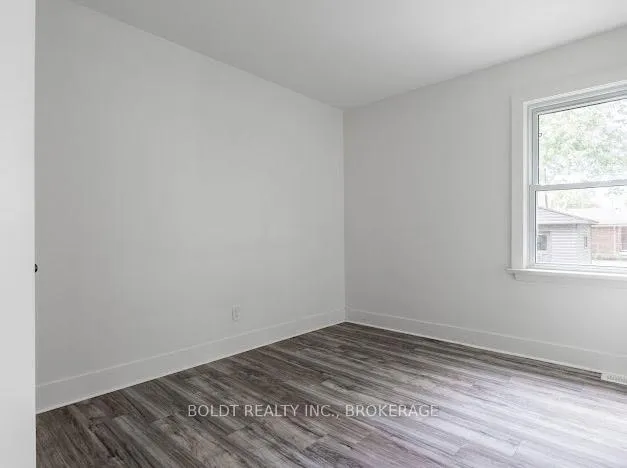 Photo 13 of 3047 Saint Patrick Avenue, Niagara Falls, Stamford — HOMEH