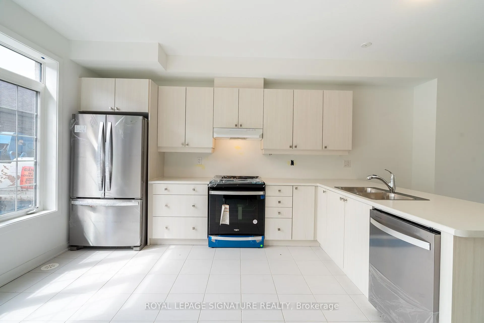 Photo 5 of Unit 70, 23 Selfridge Way, Whitby, Downtown Whitby — HOMEH