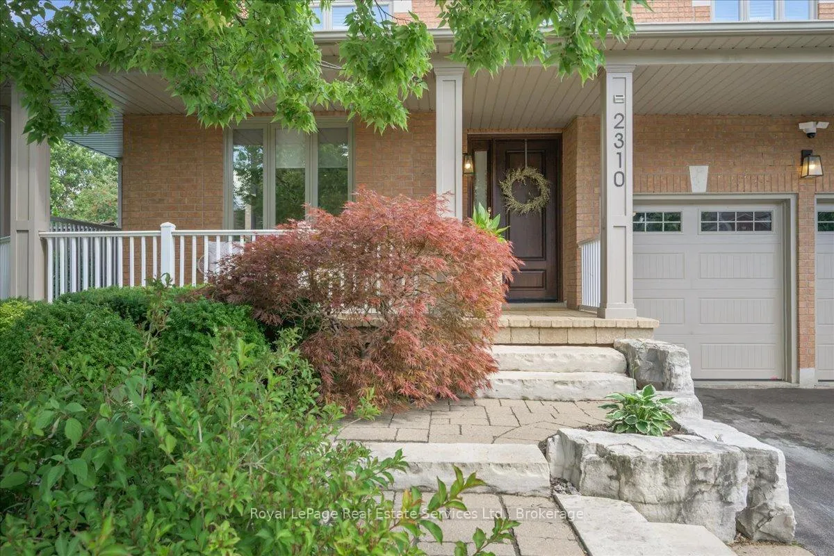 Photo 2 of 2310 Briargrove Circle, Oakville, Westmount — HOMEH
